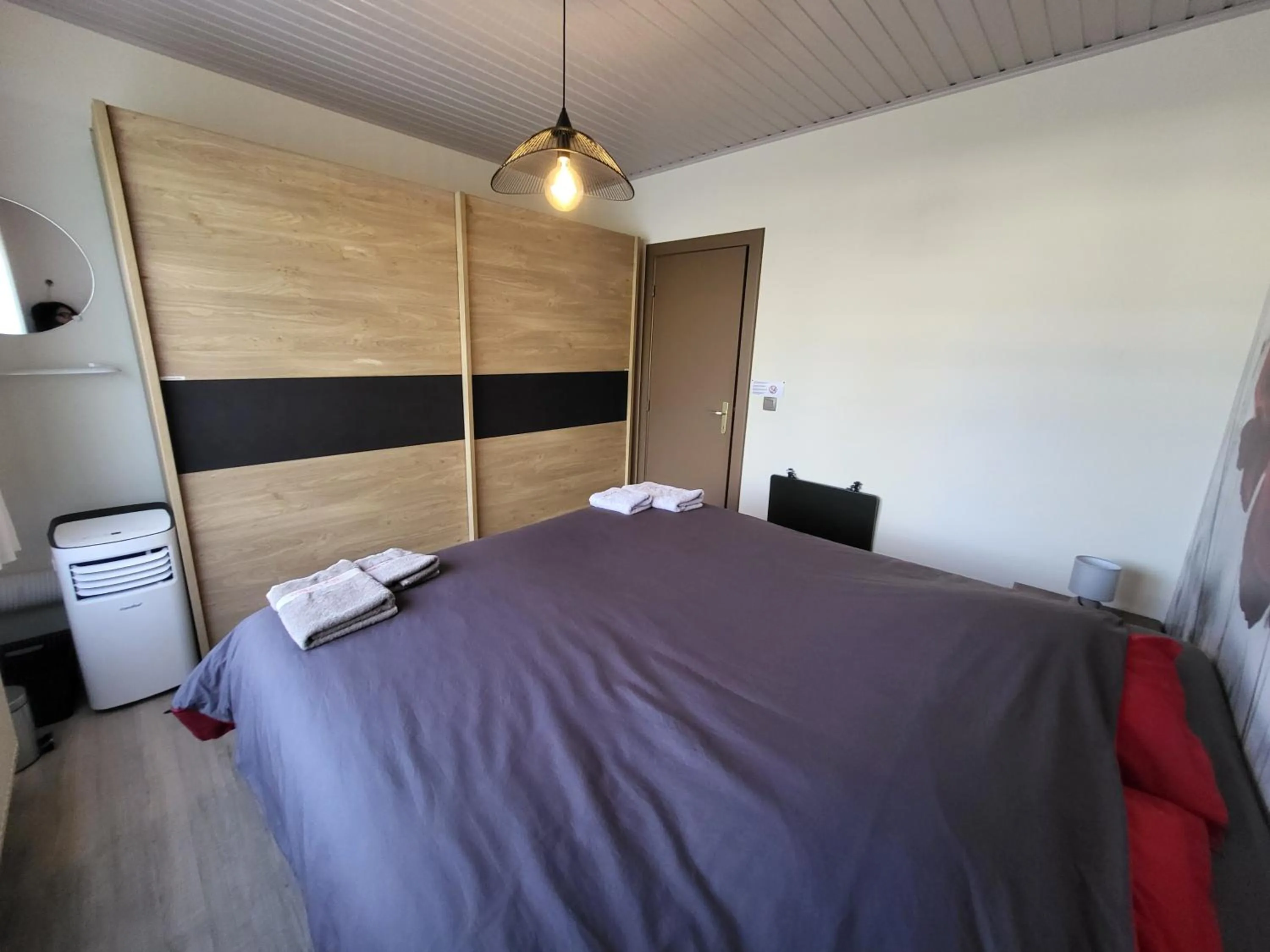 Bed in Mary's Poppies - Bed & Breakfast