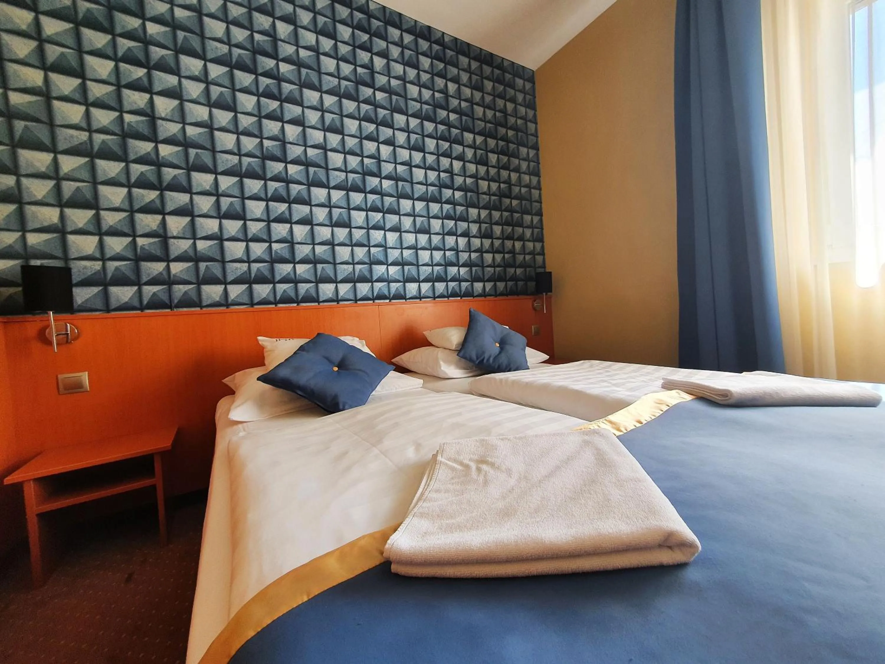 Photo of the whole room, Bed in Hotel Platan