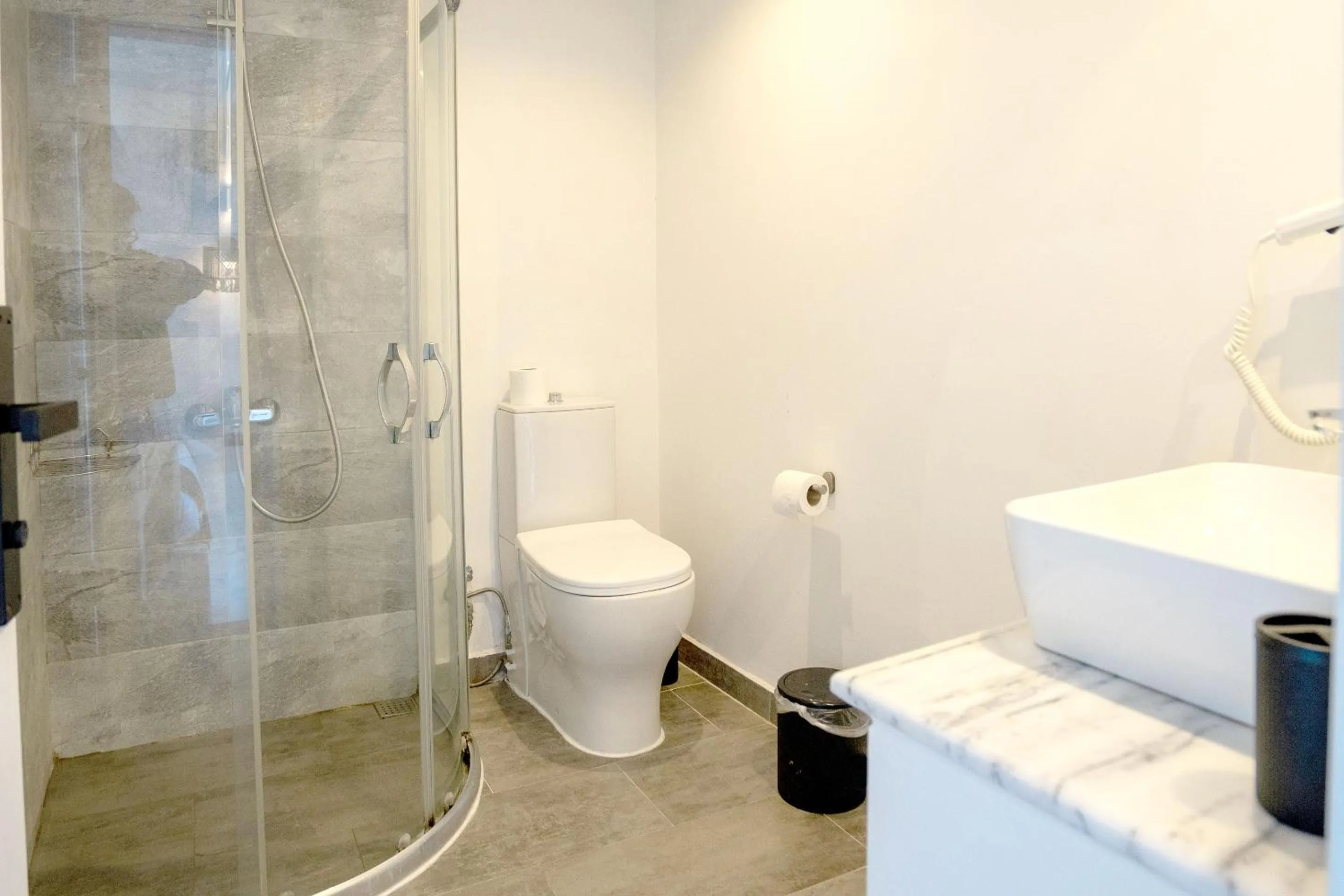 Shower in Çamlık 87 Hotel Ayvalık