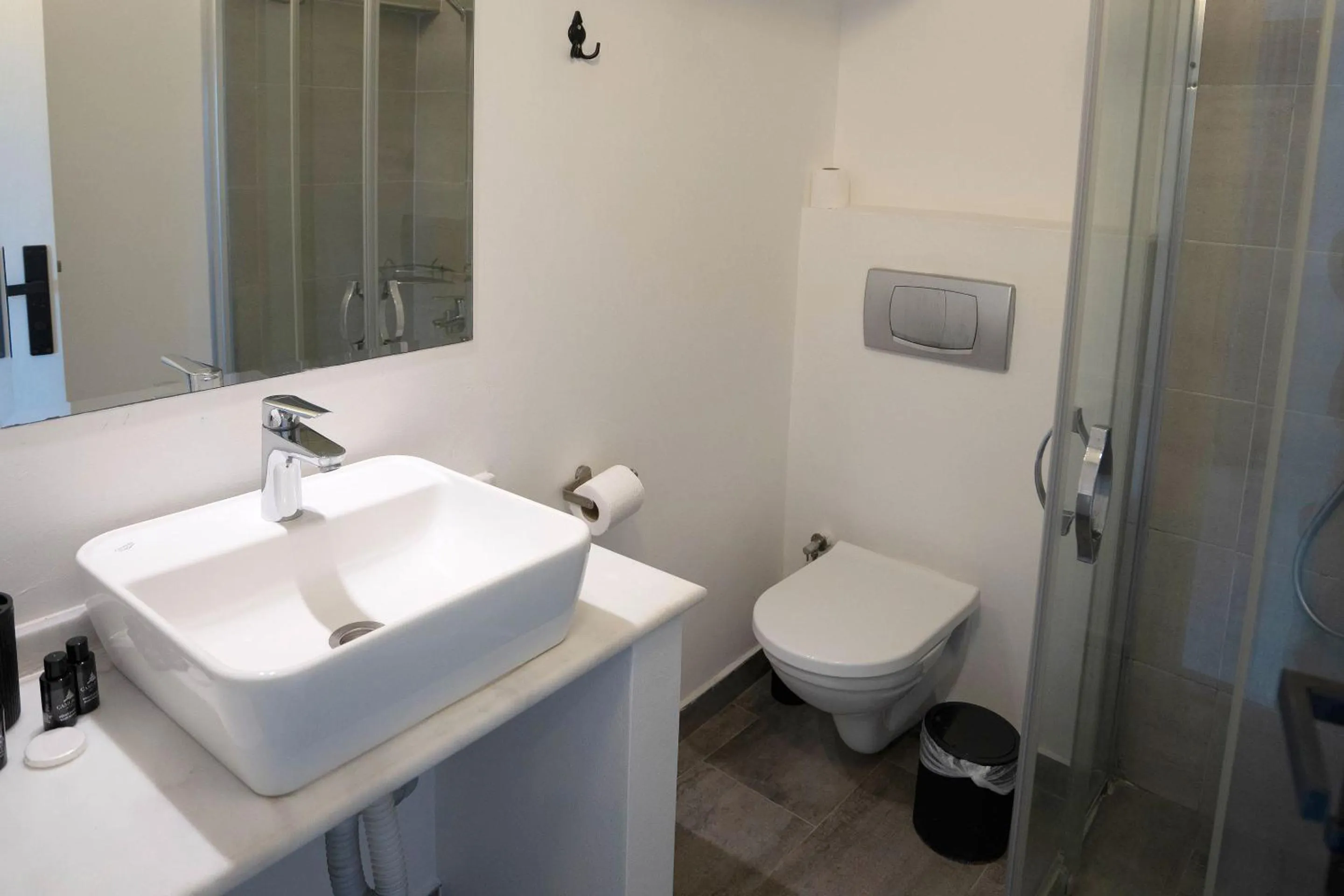 Shower in Çamlık 87 Hotel Ayvalık