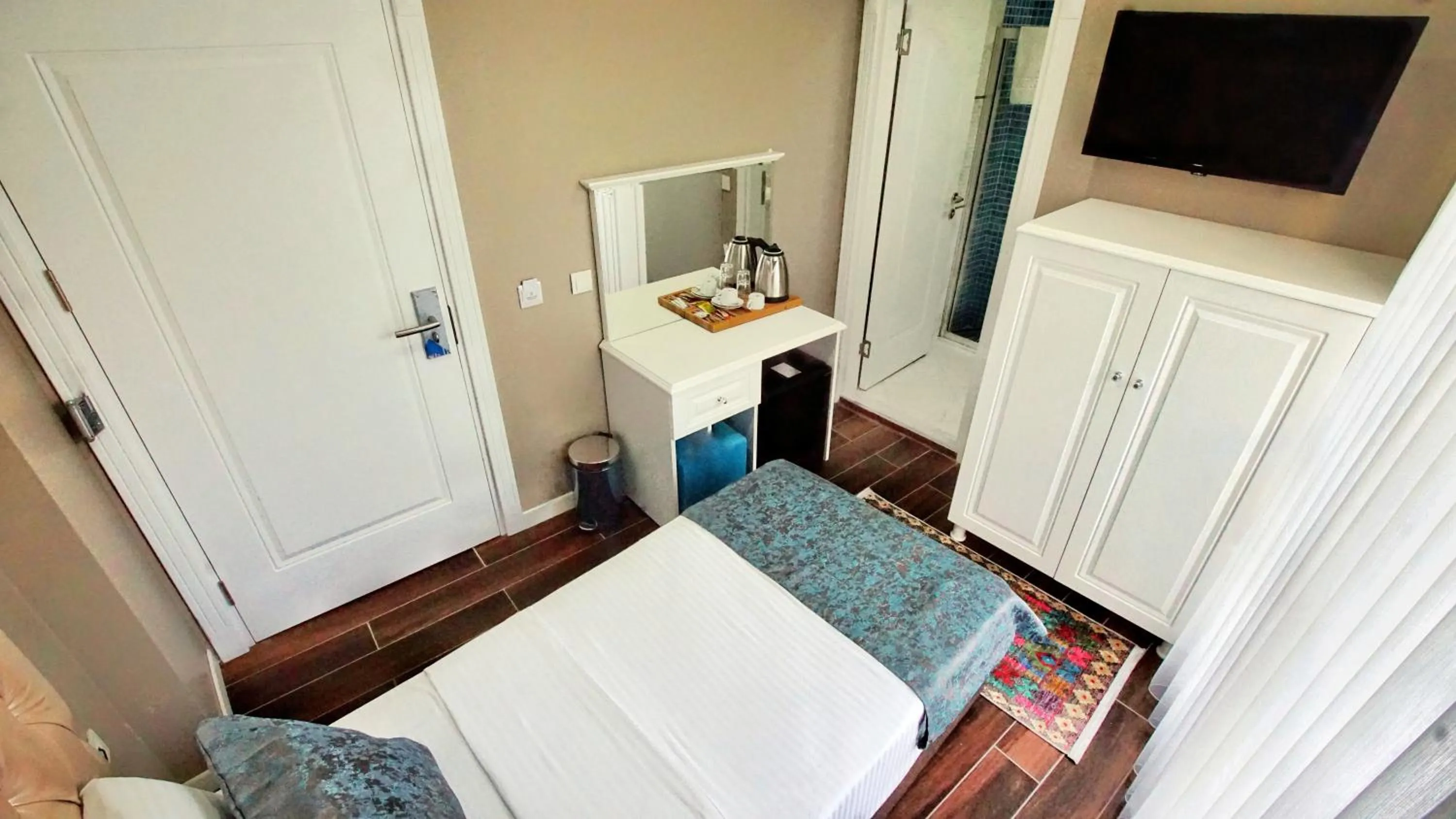 Shower, Bed in Cape Palace Hotel