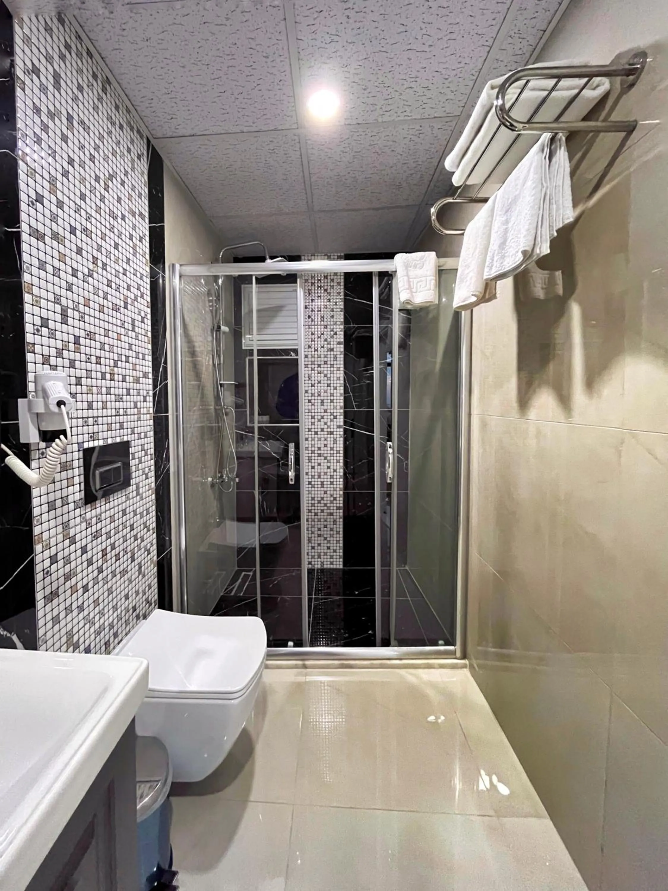 Shower in Cape Palace Hotel