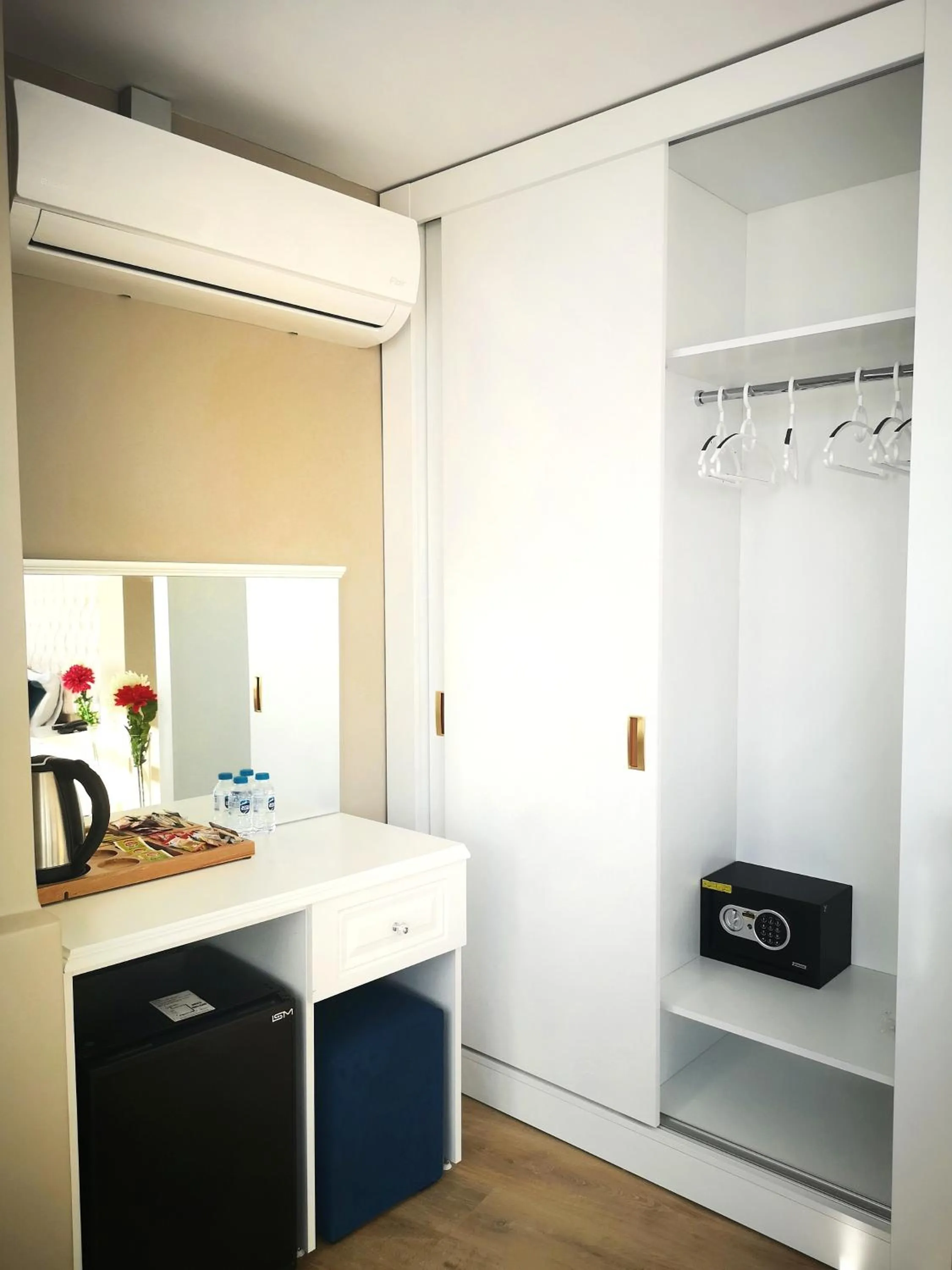 Coffee/tea facilities in Cape Palace Hotel