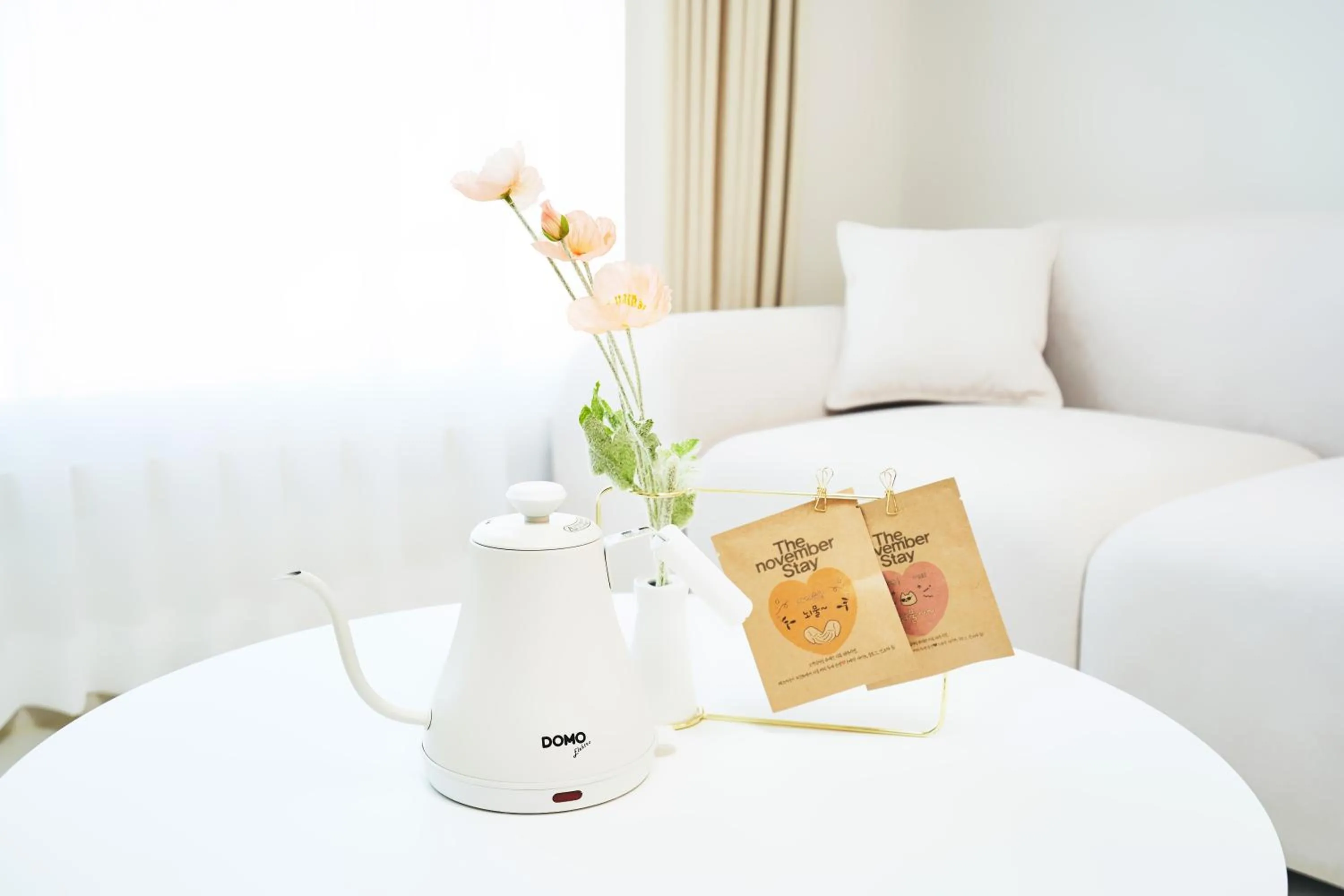 Seating area, Bed in The November Stay In landmark