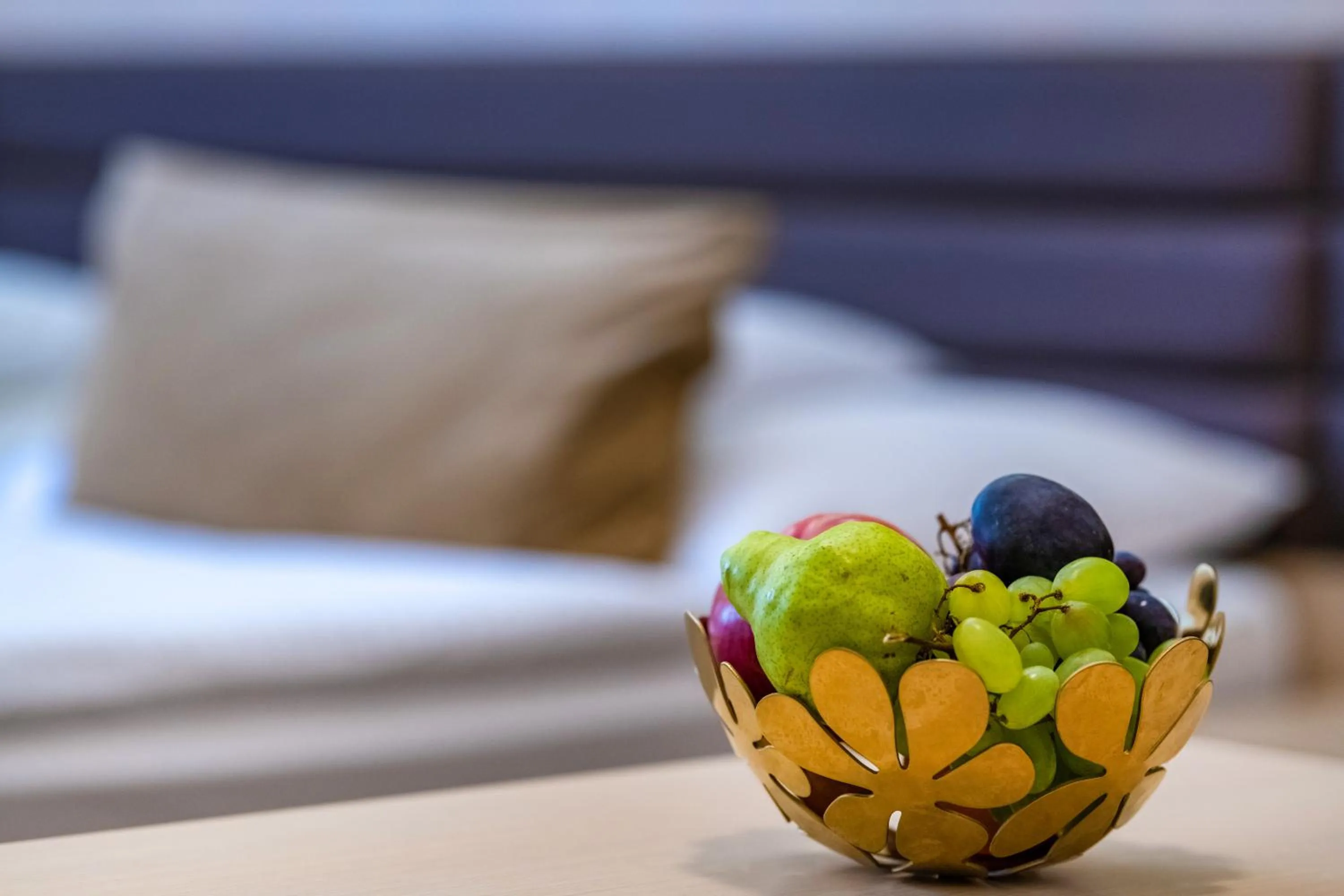 Food, Bed in Hotel Kiss