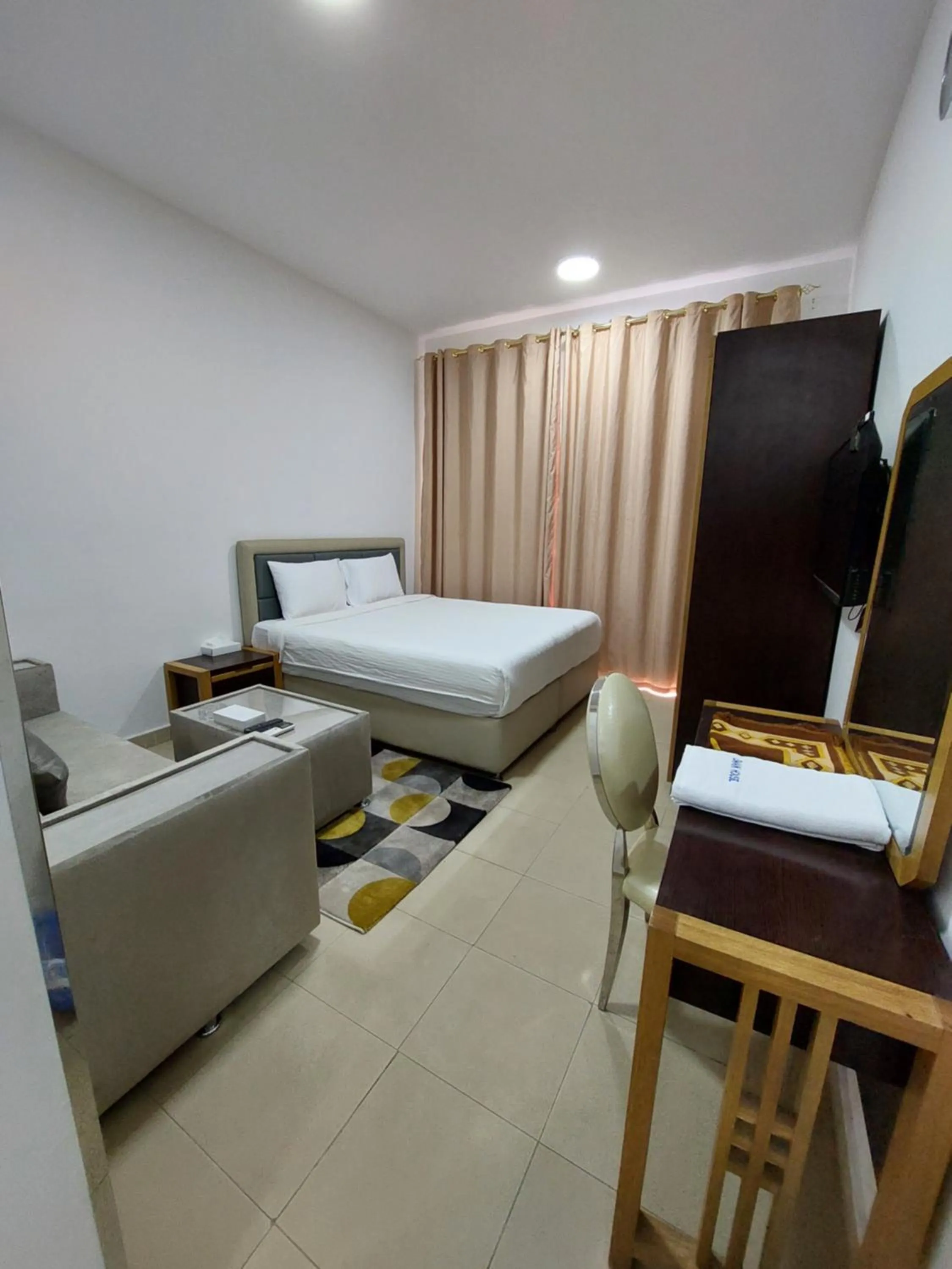 Photo of the whole room, Bed in EMAN HOUSE