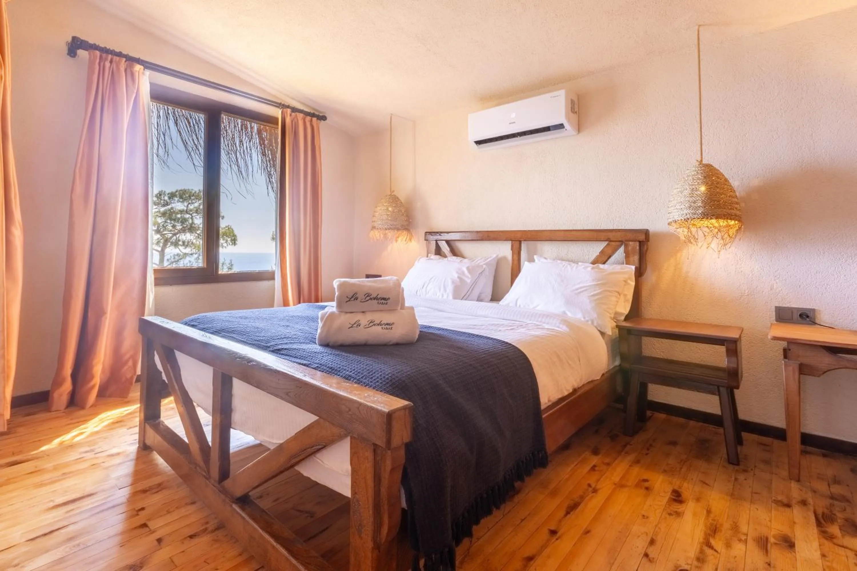 Bed in La Boheme Kabak Adults Only