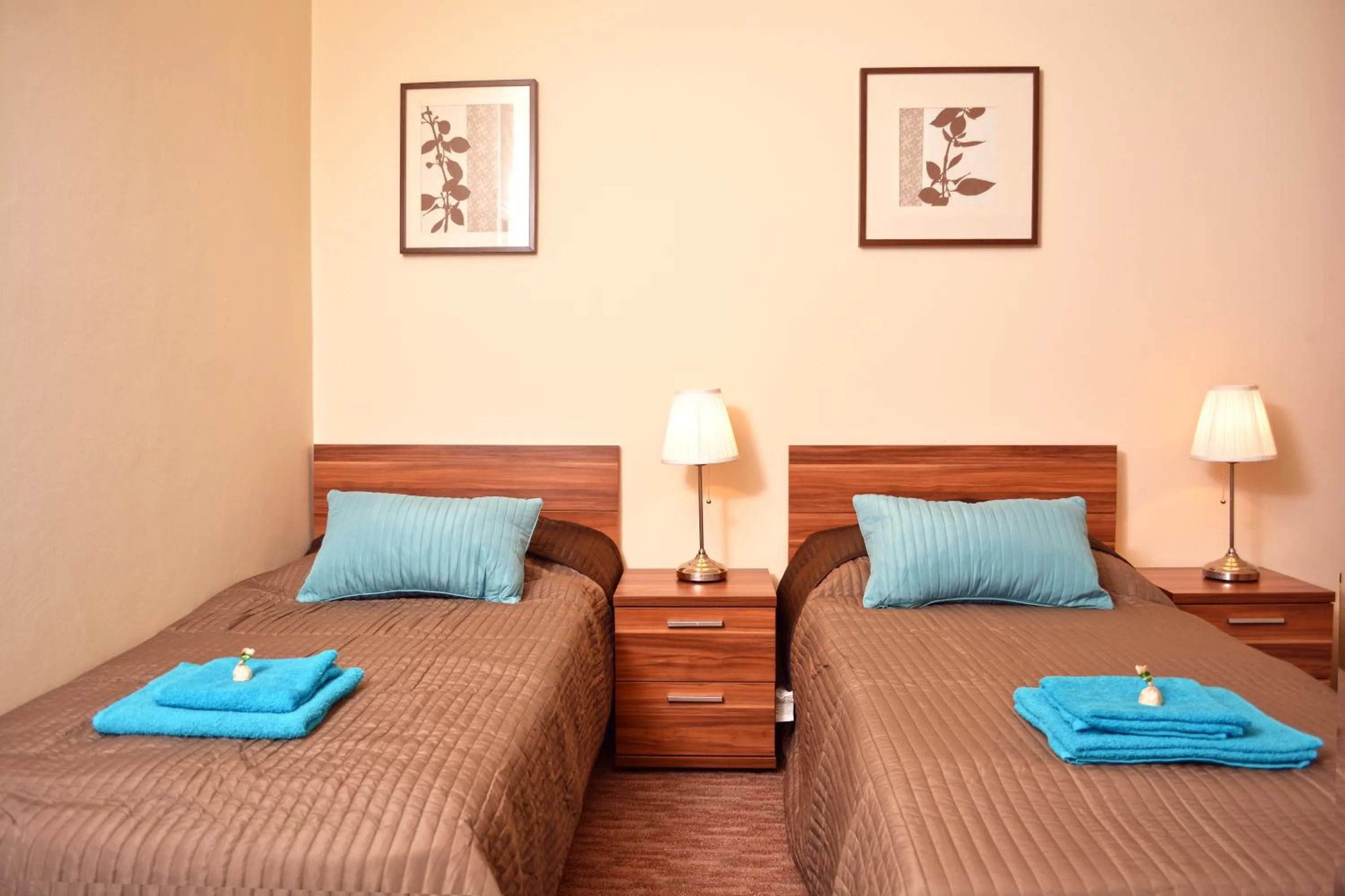 Bed in Airport Glossel Panzió