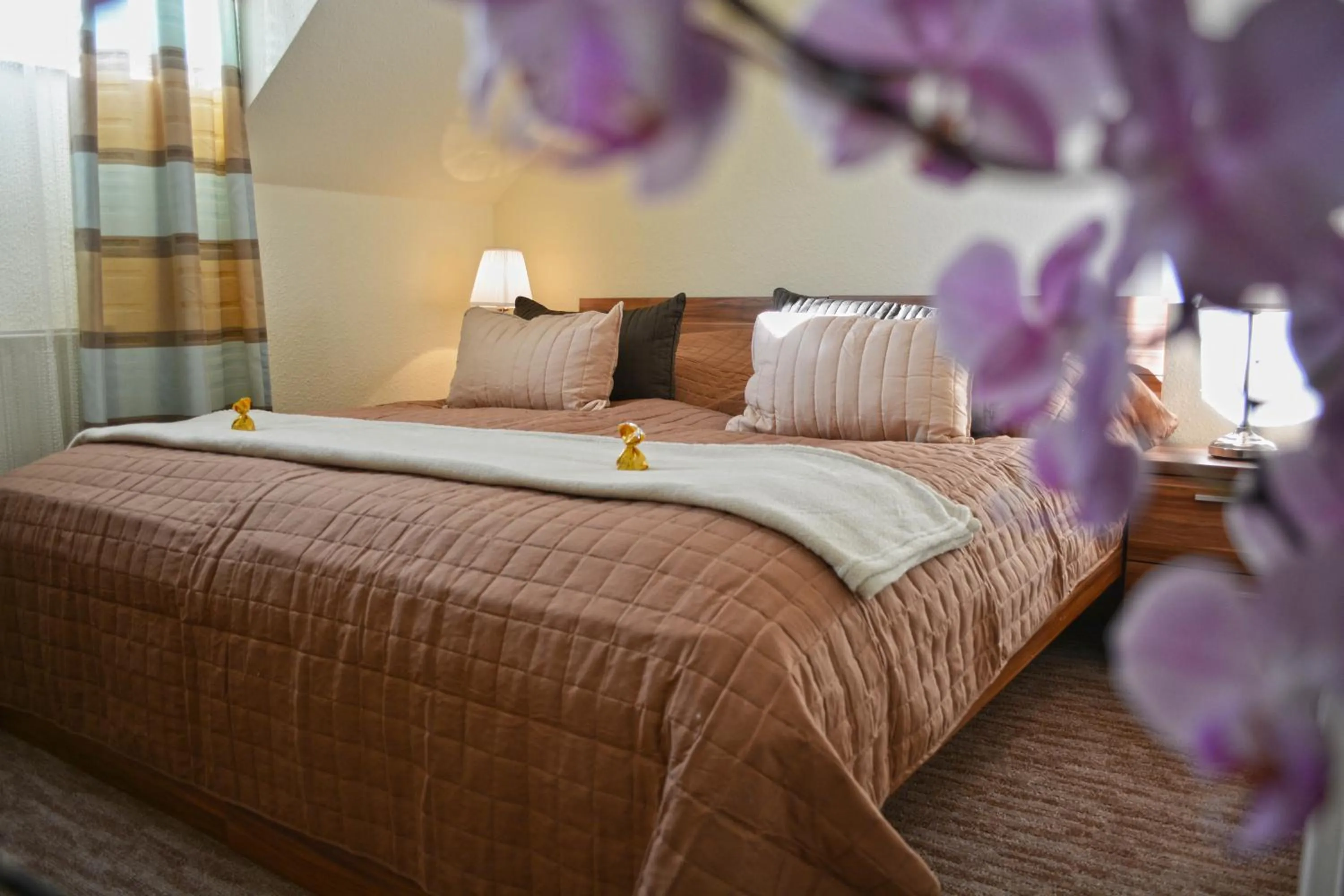 Bed in Airport Glossel Panzió