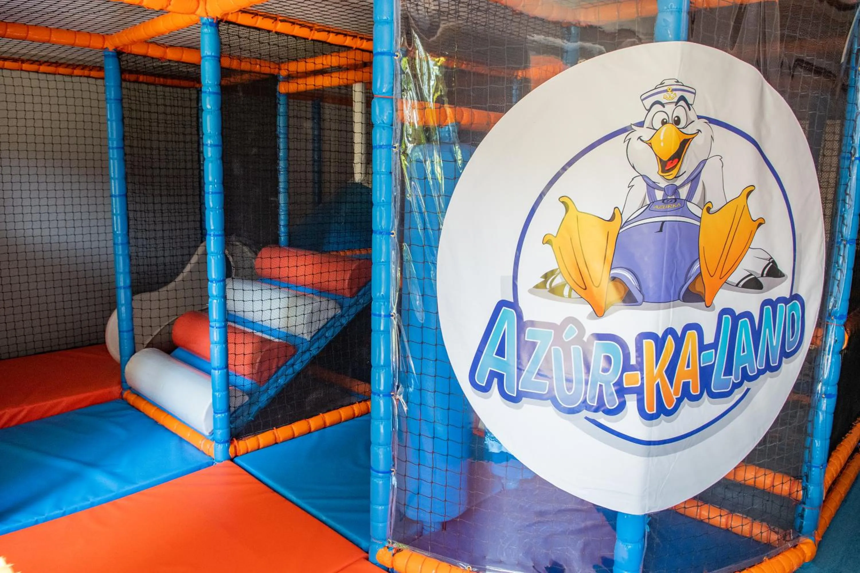 Children play ground, Bed in Hotel Azur Siofok