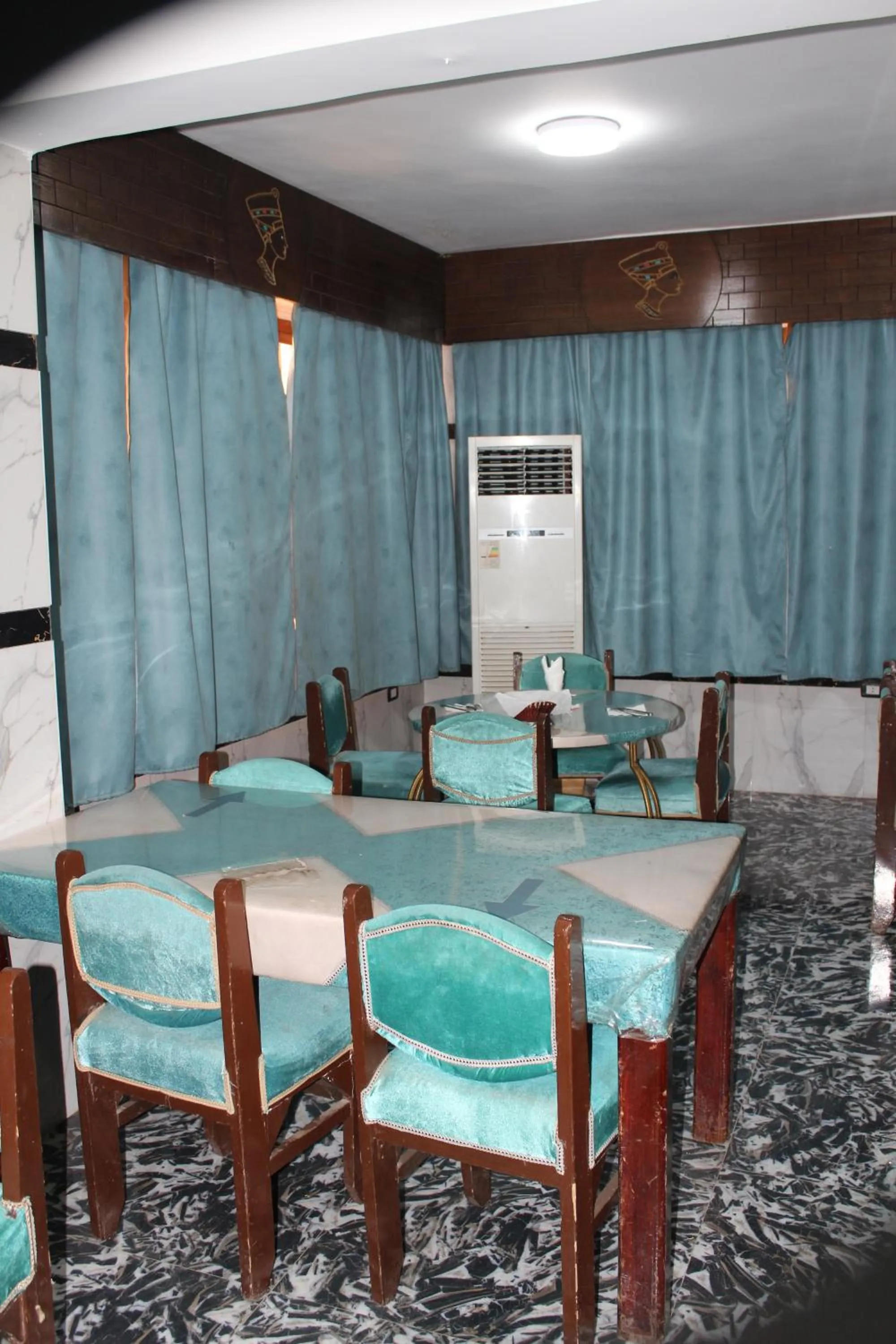 Restaurant/places to eat in Tiba Hotel