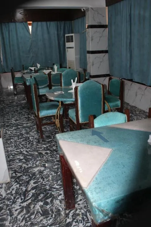 Restaurant/places to eat in Tiba Hotel