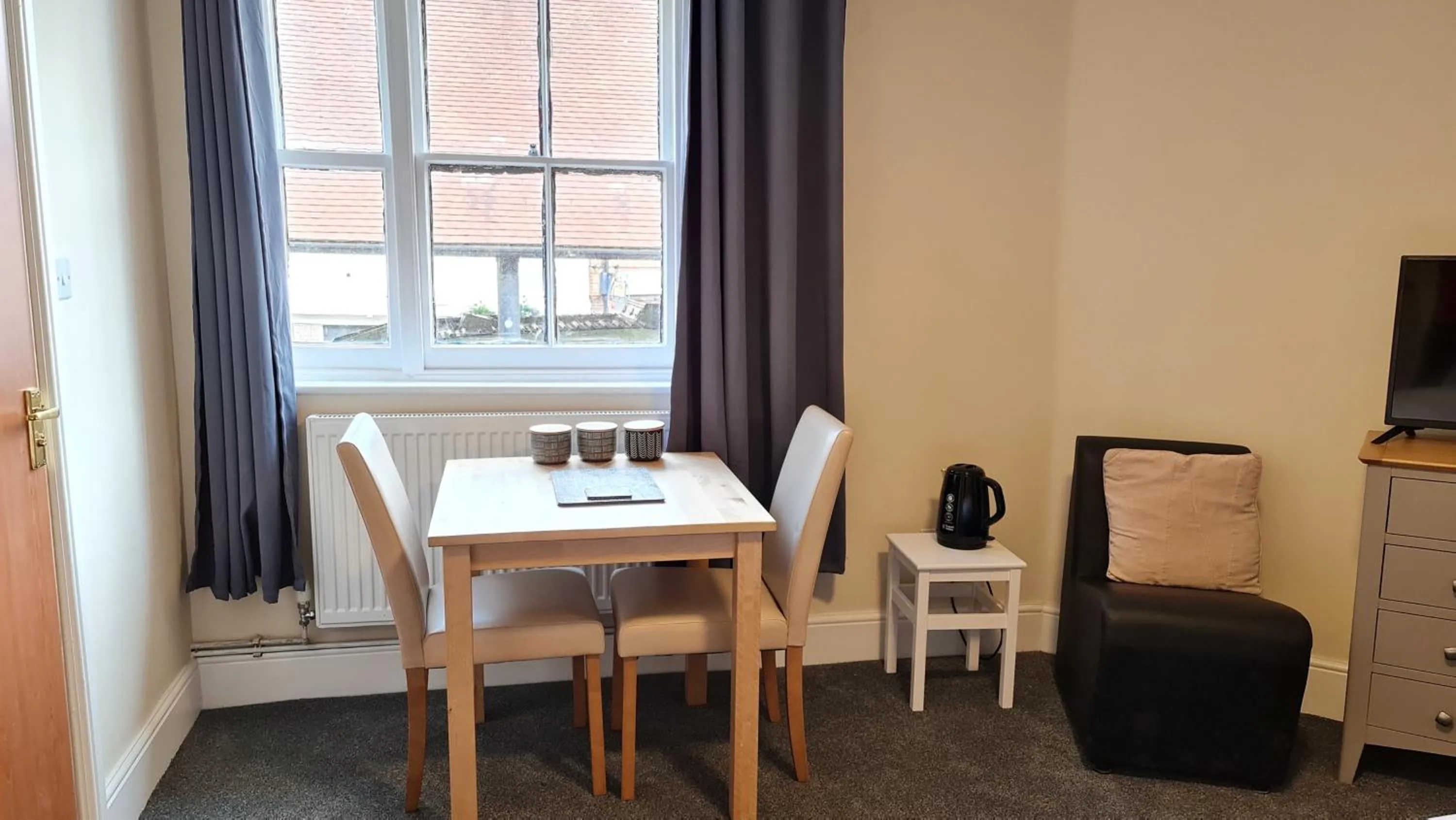 Bedroom in Grace Apartments - Living Rock