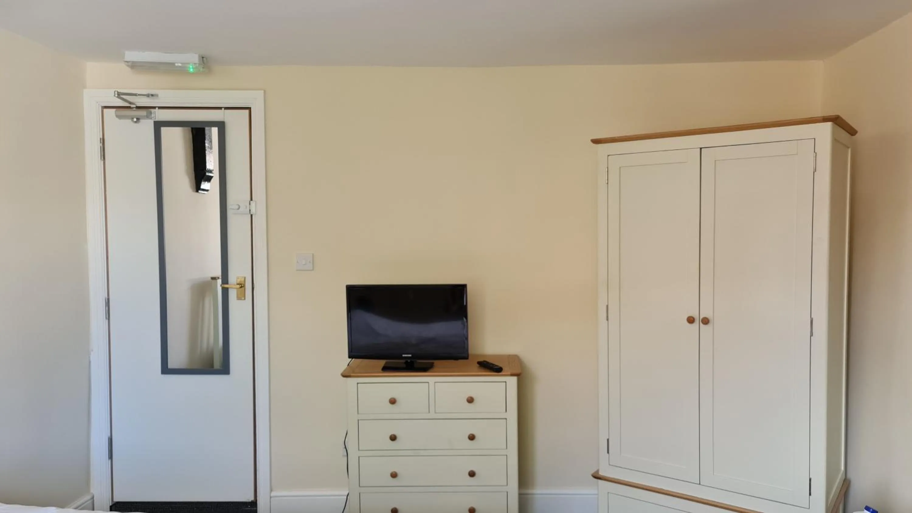 Bedroom in Grace Apartments - Living Rock