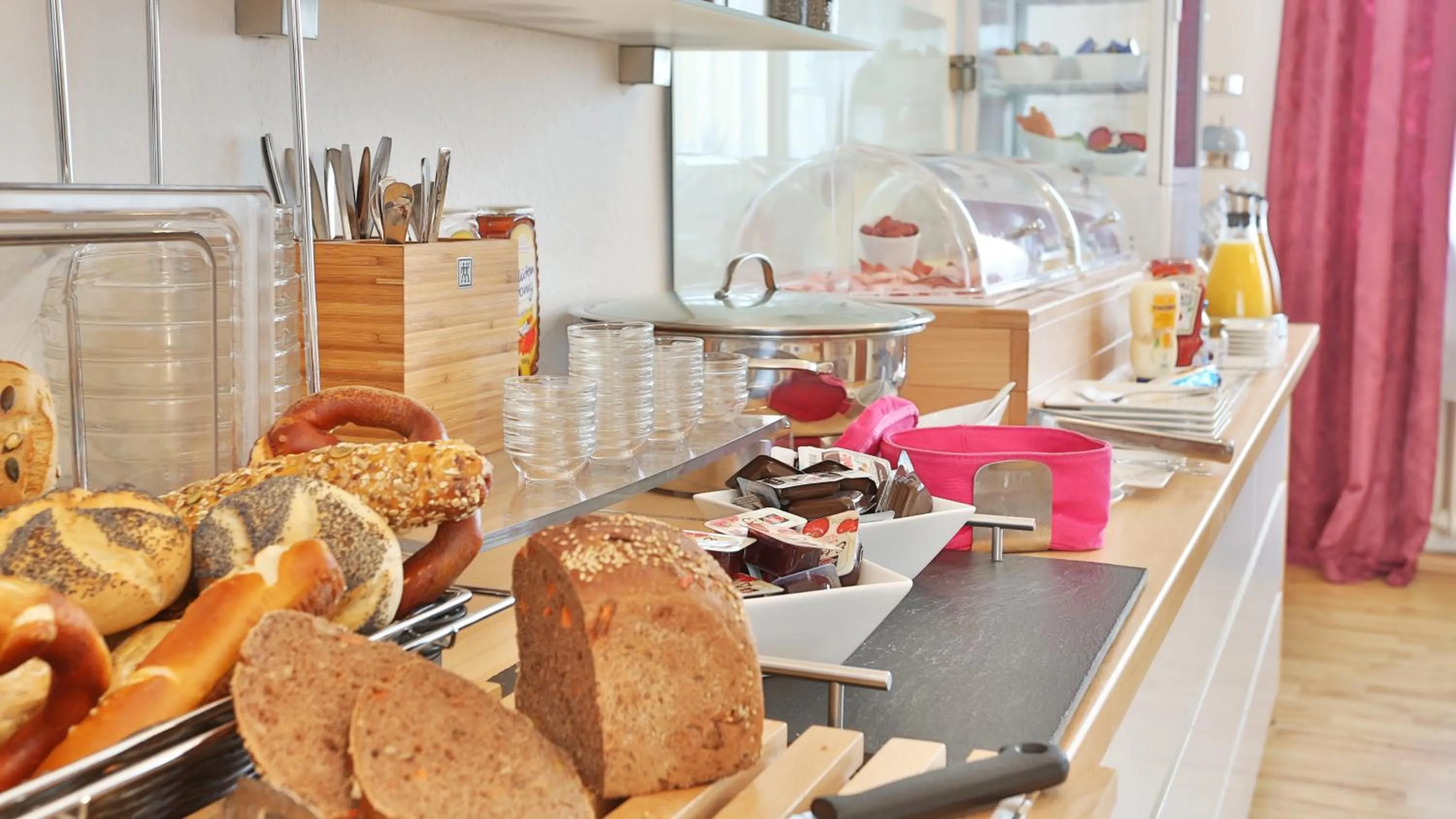 Breakfast in Hotel Prinz Carl