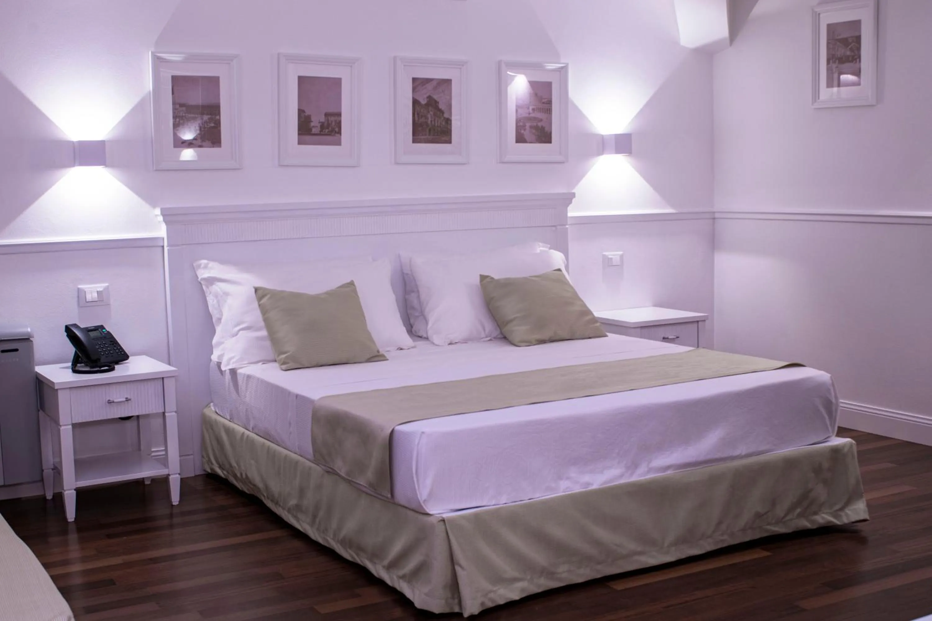 Bed in Palazzo Sant'Elena Historic Hotel