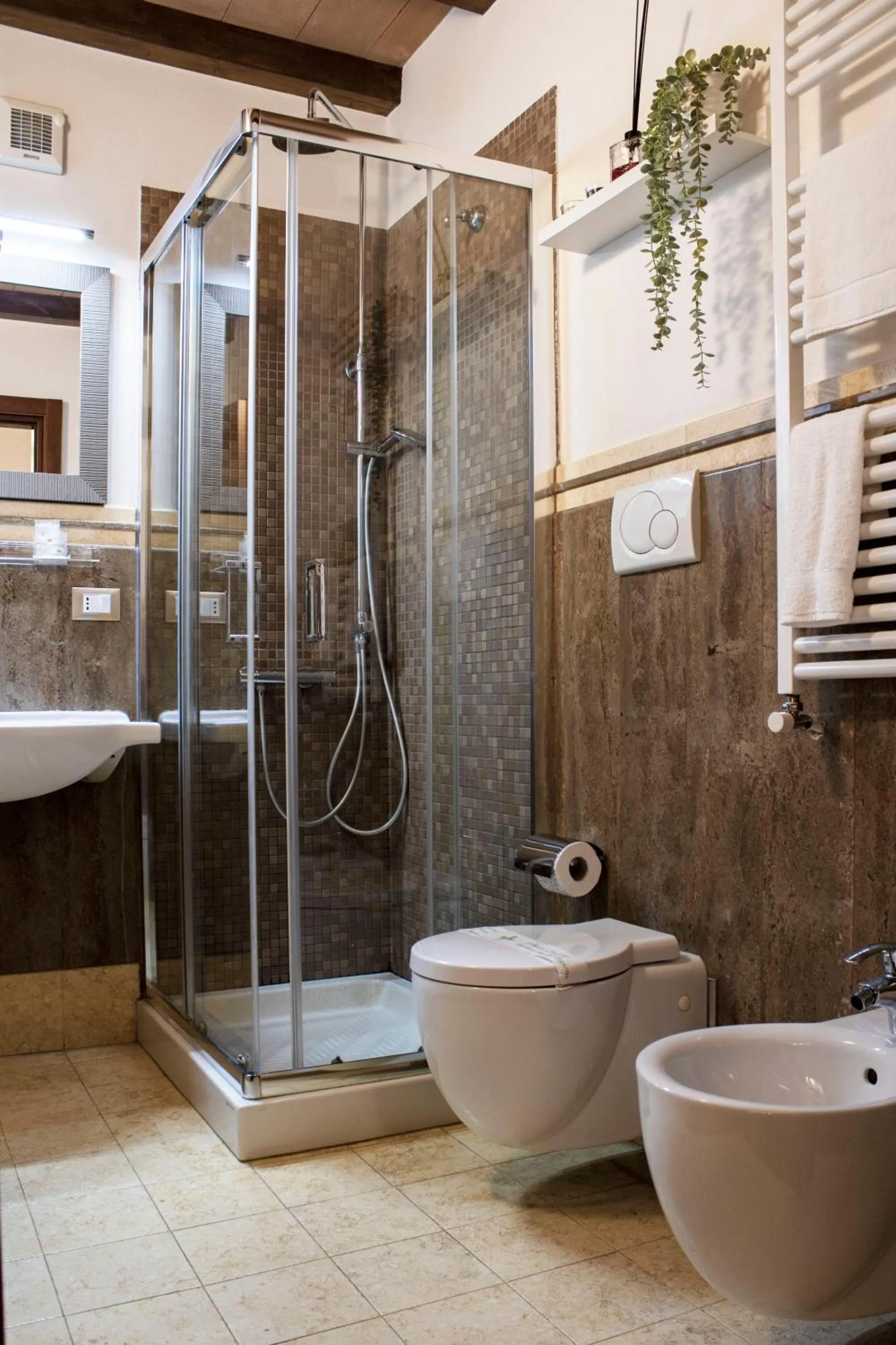 Shower in Palazzo Sant'Elena Historic Hotel