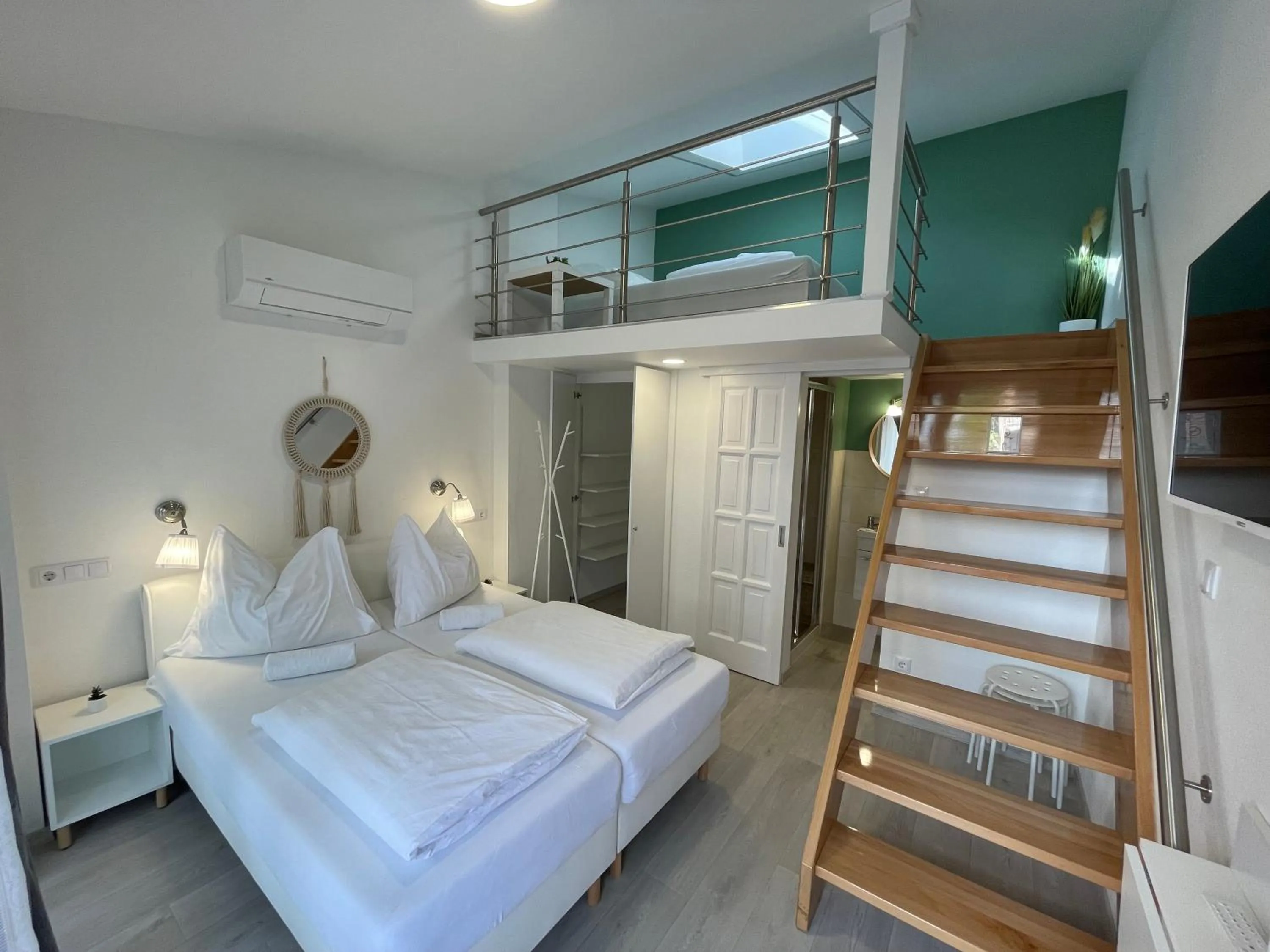 Bedroom, Bed in Hotel Karin