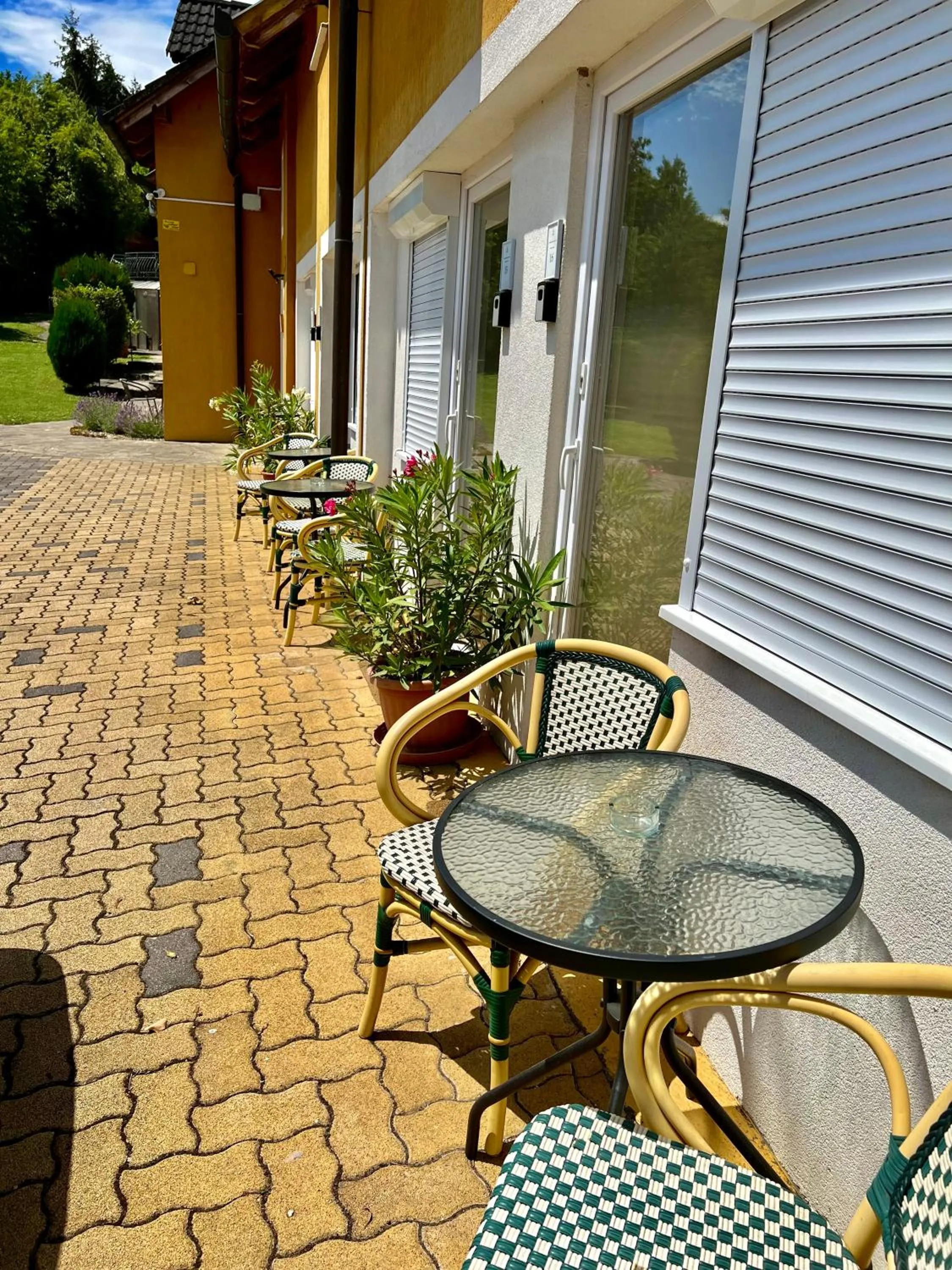 Patio in Appartementhaus 5. Jahreszeit