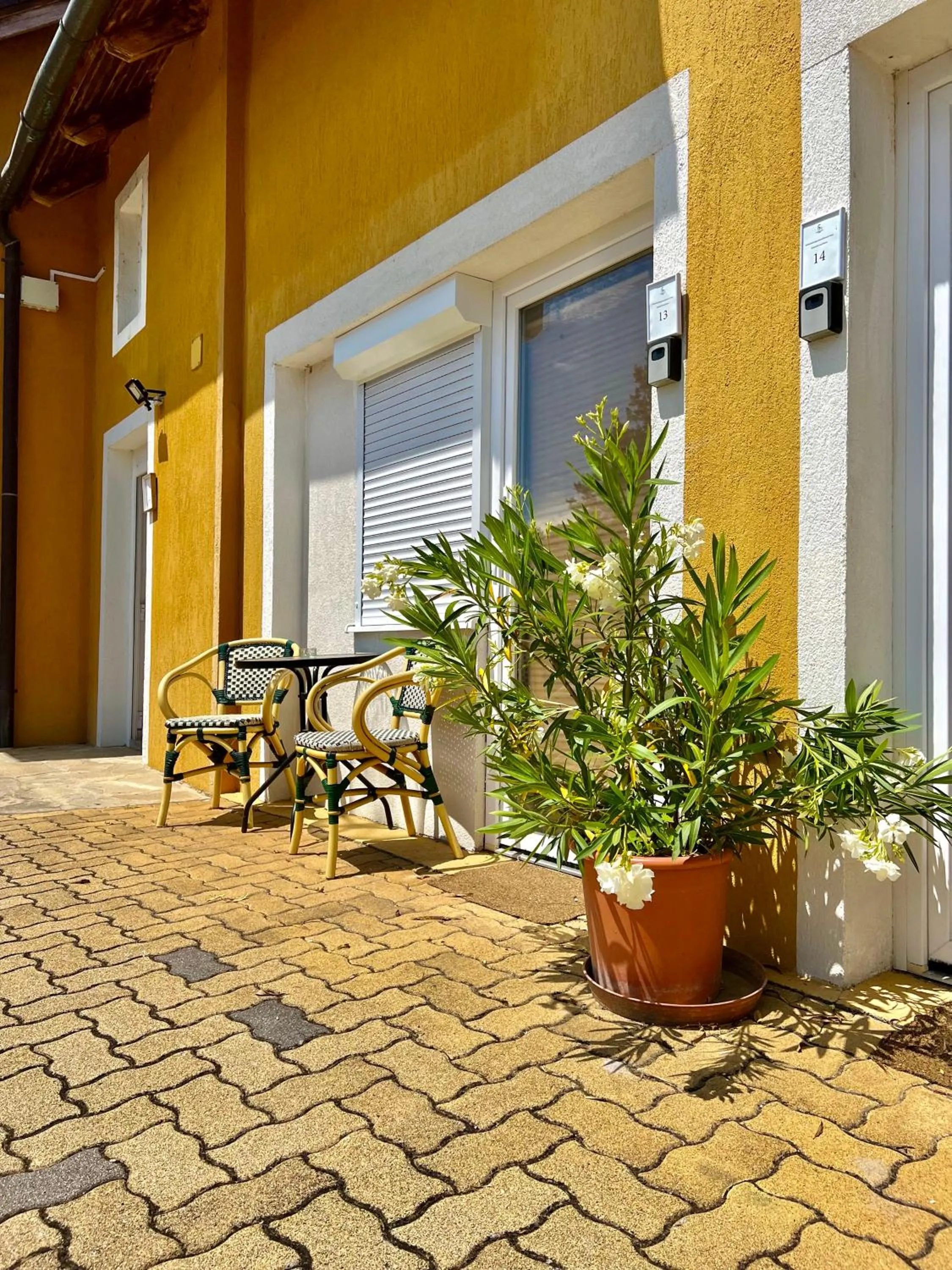 Patio in Appartementhaus 5. Jahreszeit