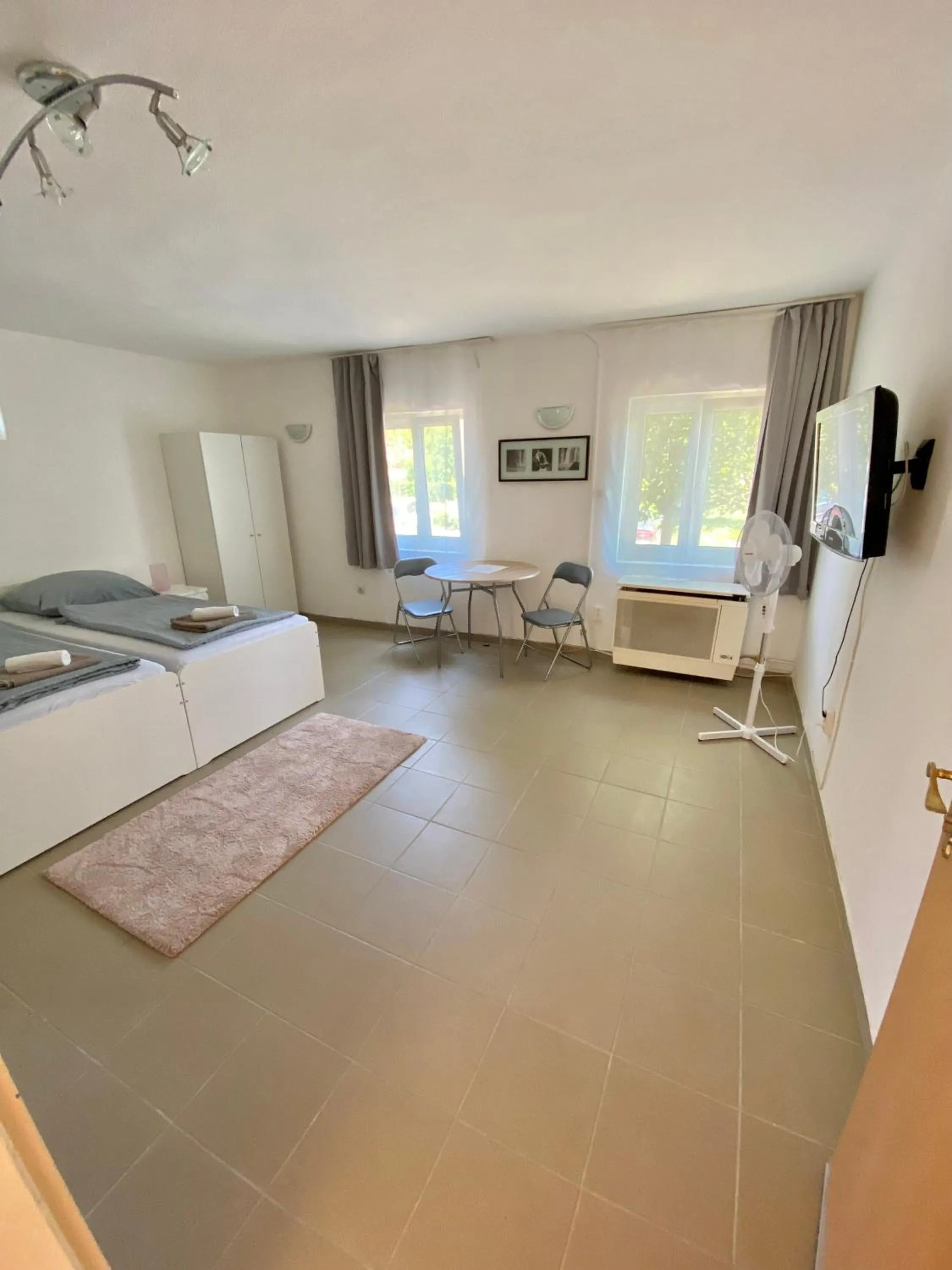 TV and multimedia, Bed in Appartementhaus 5. Jahreszeit