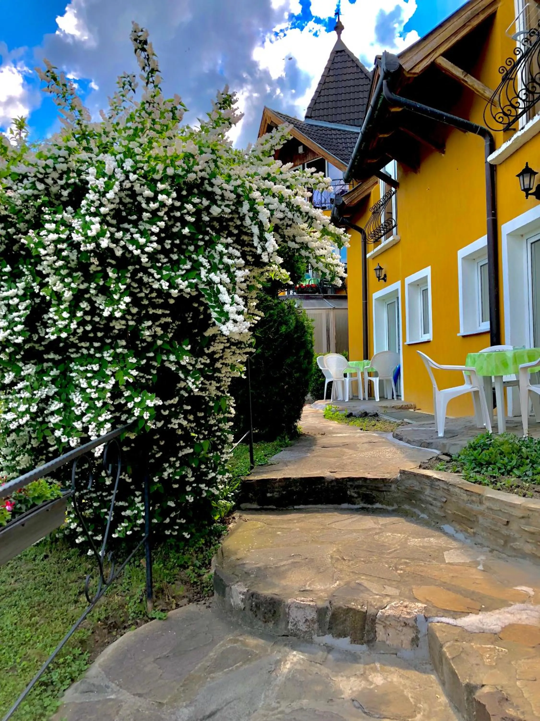 Property building in Appartementhaus 5. Jahreszeit