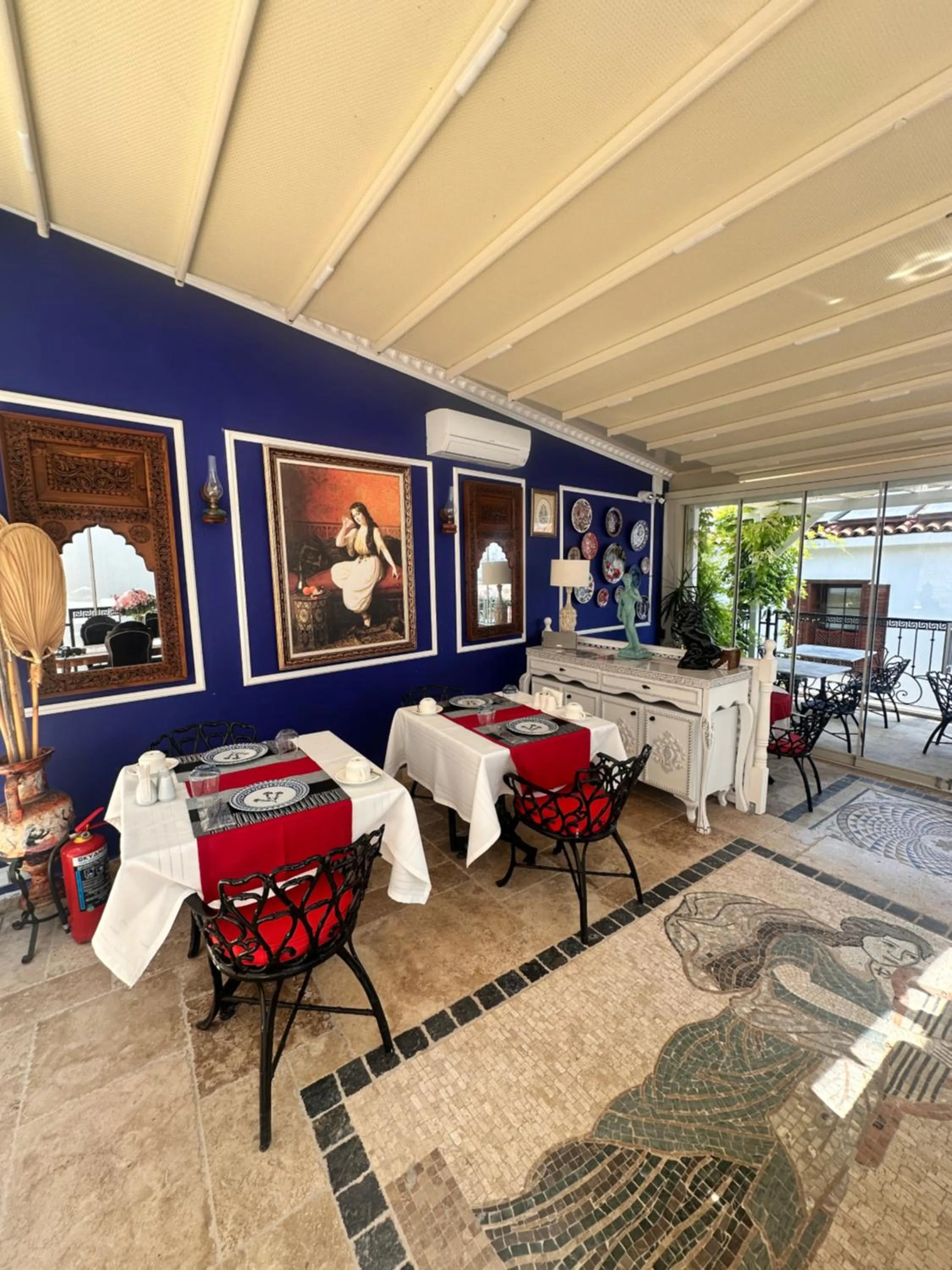 Restaurant/places to eat in Villa Ephesus Hotel