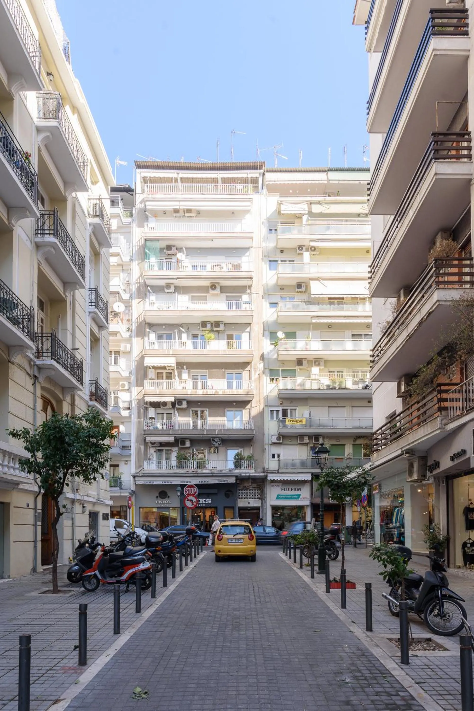Neighbourhood in Lassani cozy and quiet, 2 bedroom apartm with spacious balcony