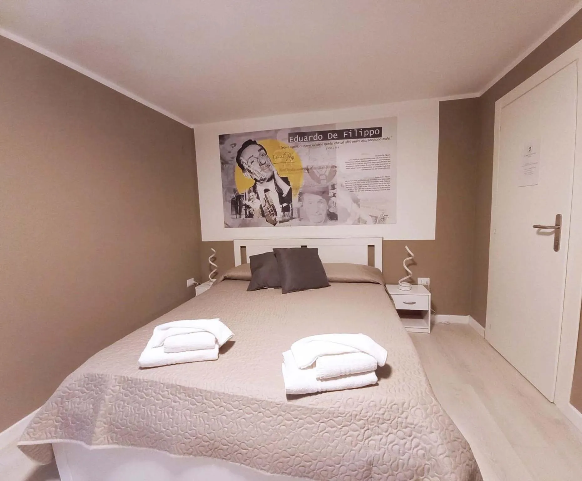 Photo of the whole room, Bed in Le stanze di Partenope