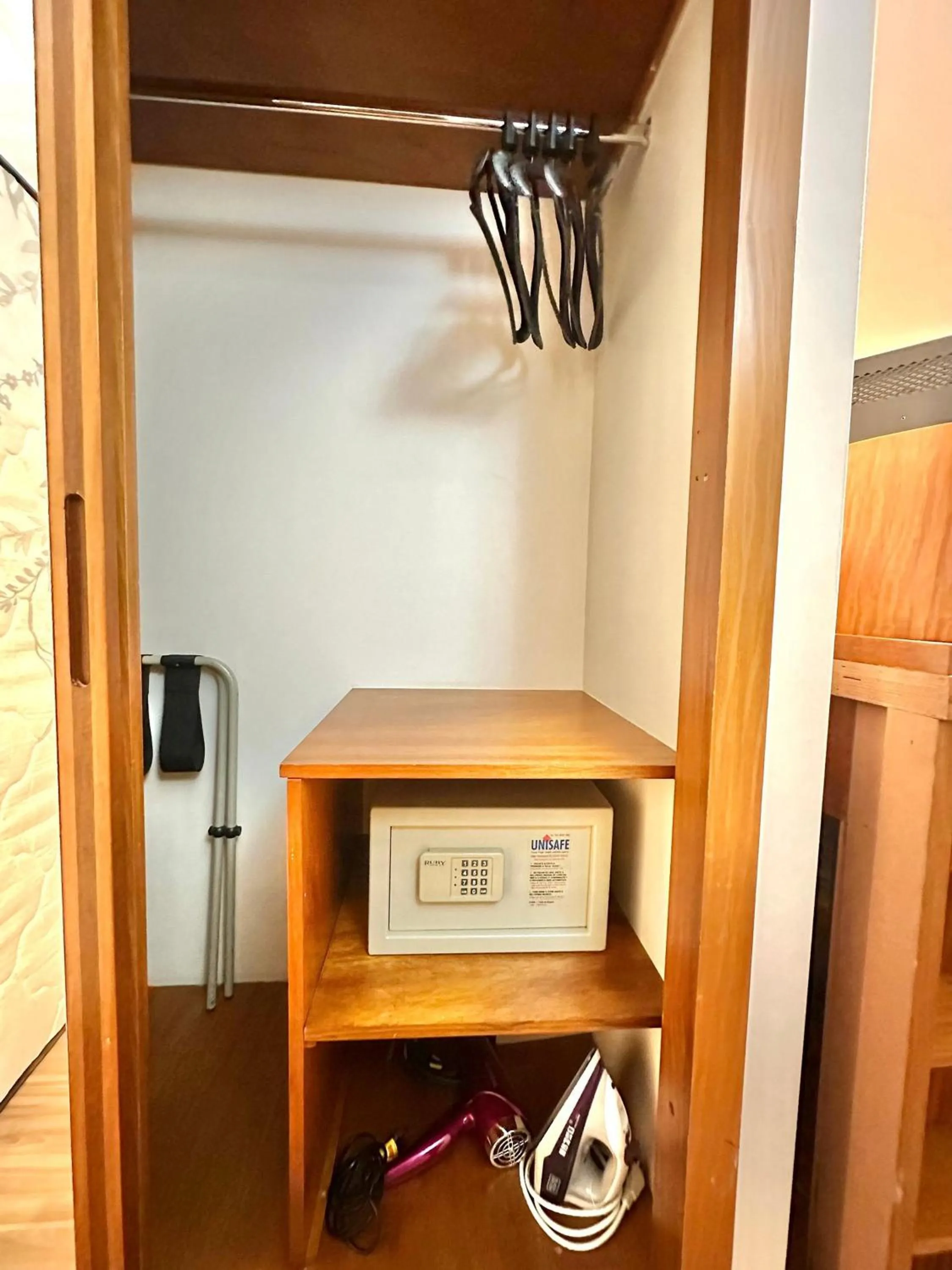 Flat Particular Rua Borges Lagoa c/ garagem UH1008