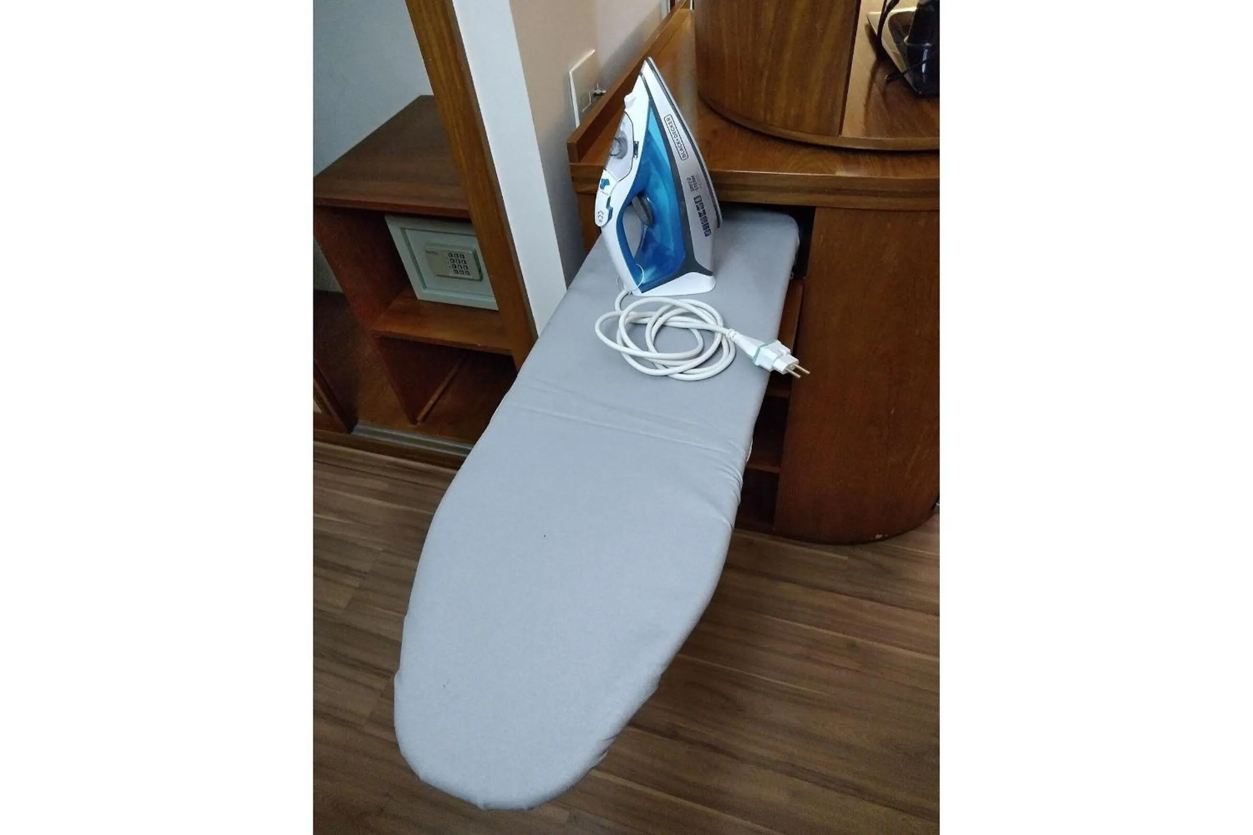 Bedroom in Flat Particular Rua Borges Lagoa c/ garagem UH1008