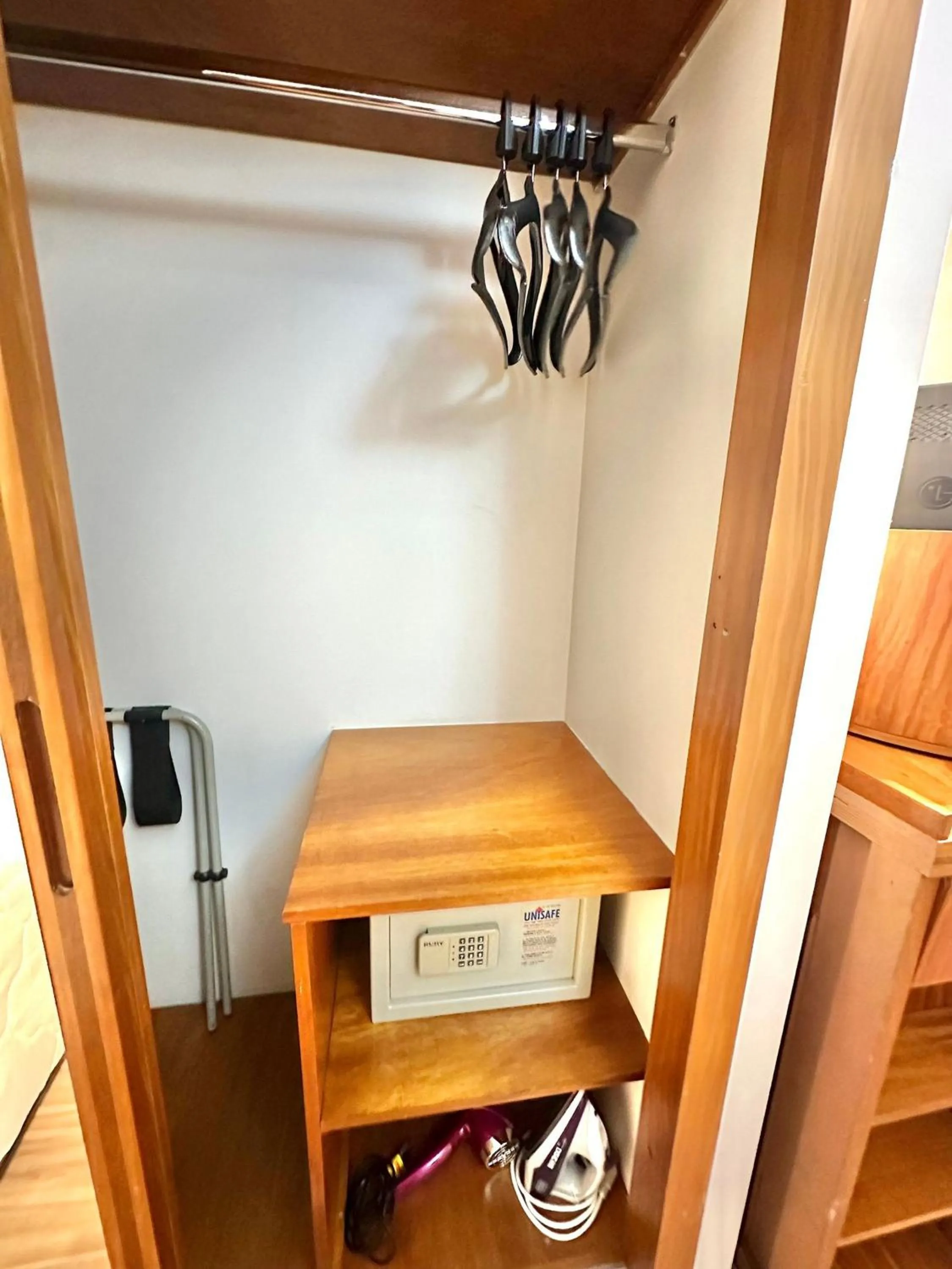 Flat Particular Rua Borges Lagoa c/ garagem UH1008