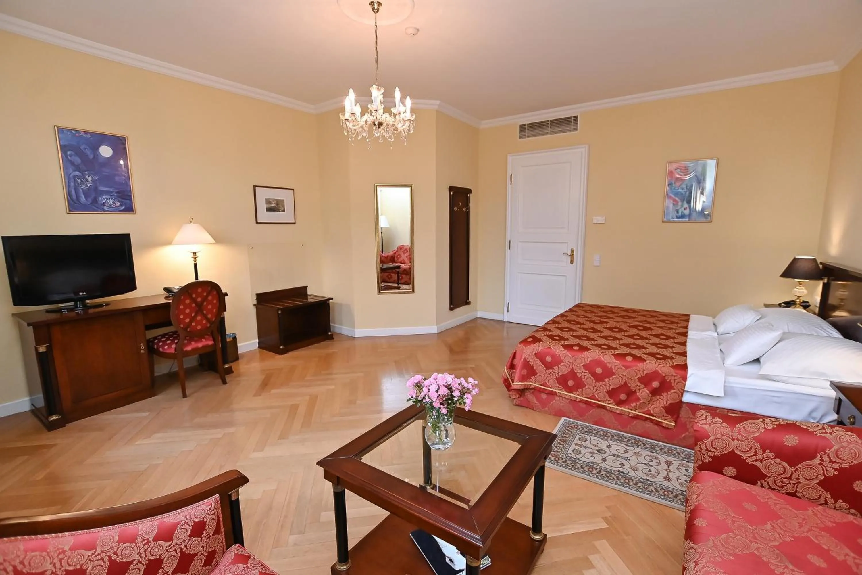 Living room, Bed in Castle Hotel Grof Degenfeld Superior