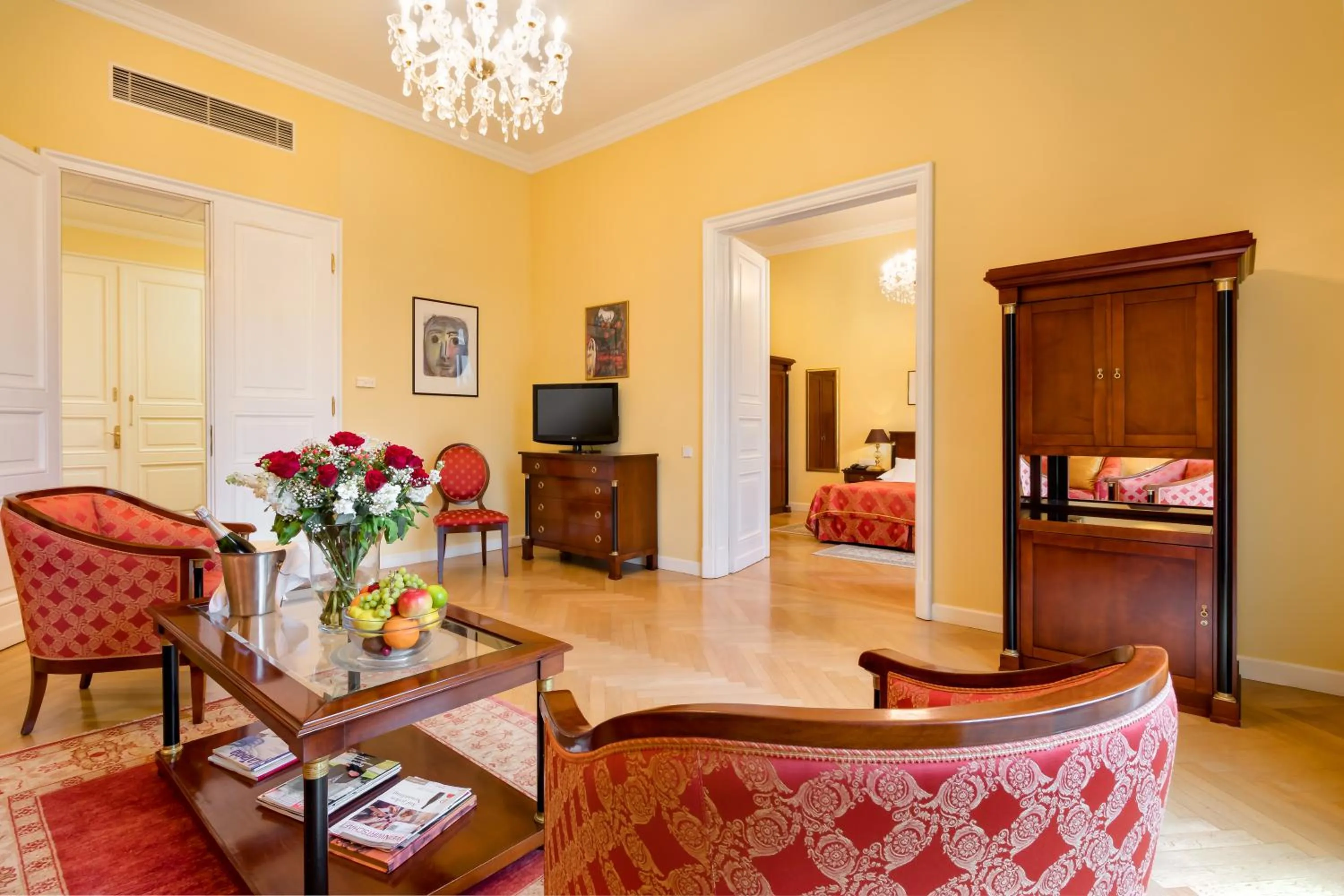 Photo of the whole room, Bed in Castle Hotel Grof Degenfeld Superior