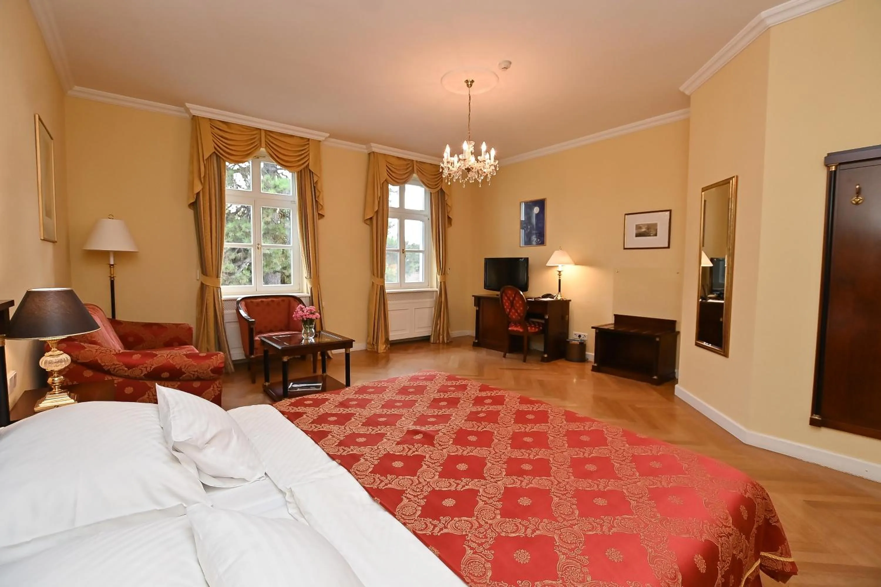 Photo of the whole room, Bed in Castle Hotel Grof Degenfeld Superior