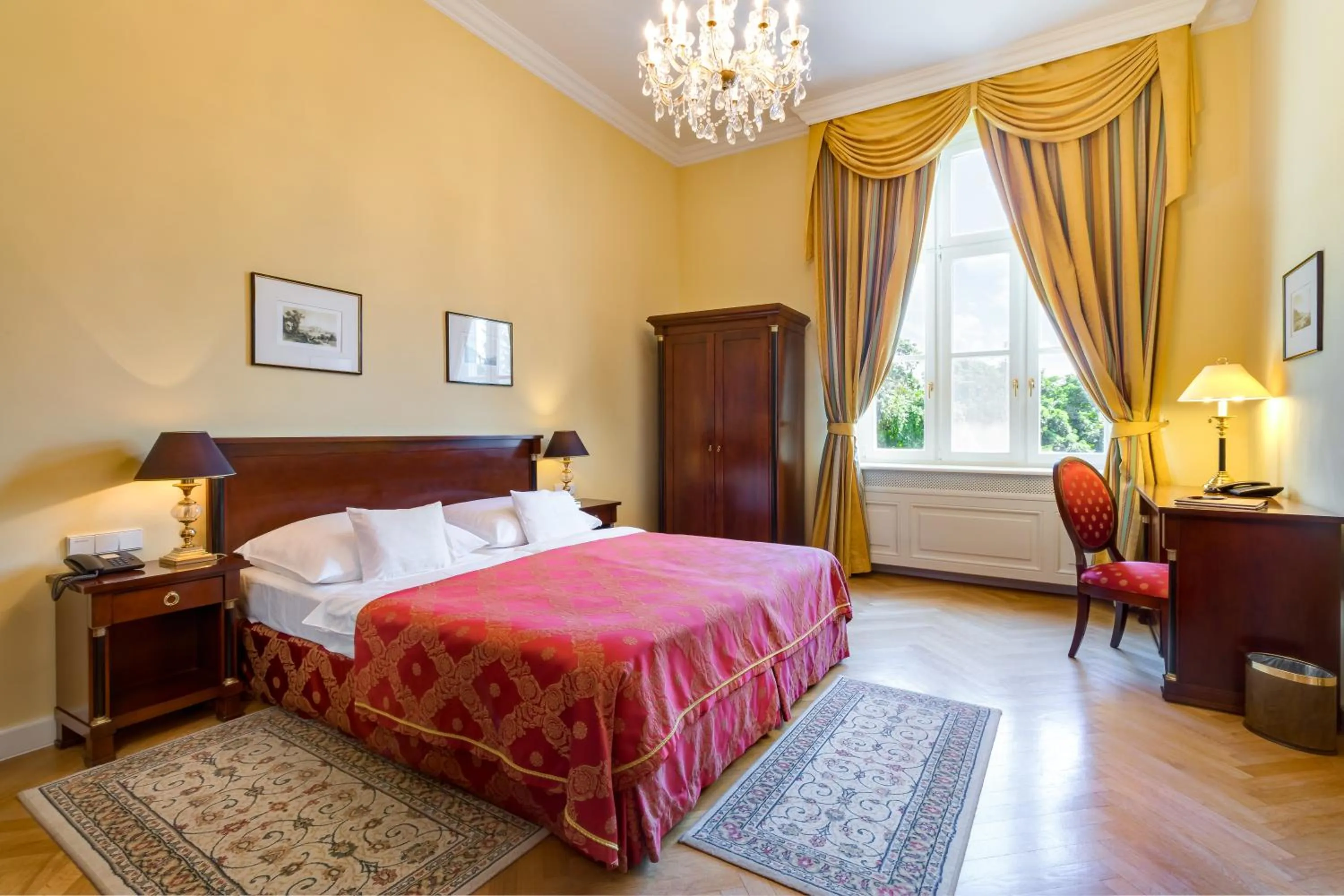 Bed in Castle Hotel Grof Degenfeld Superior