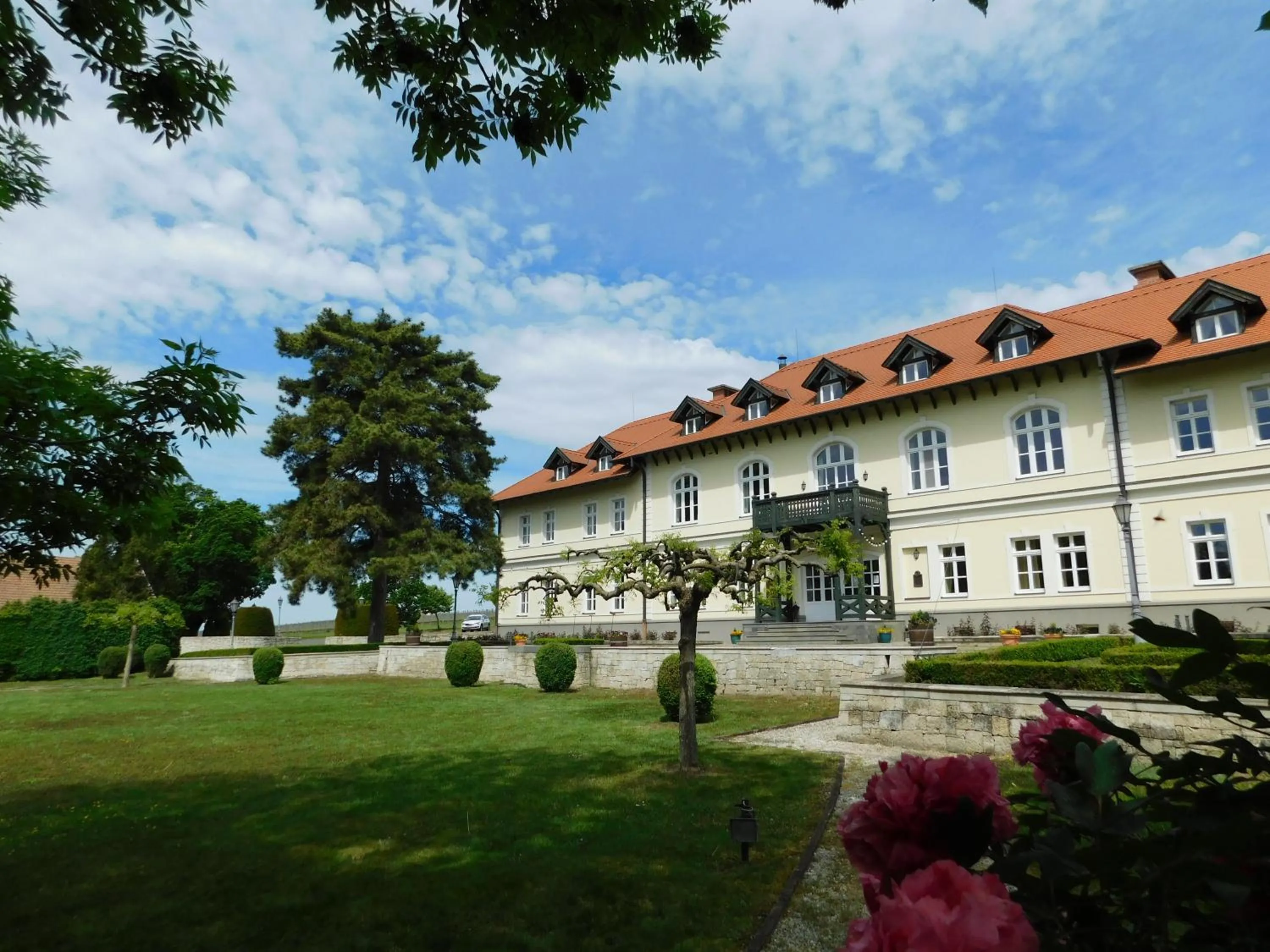 Garden in Castle Hotel Grof Degenfeld Superior