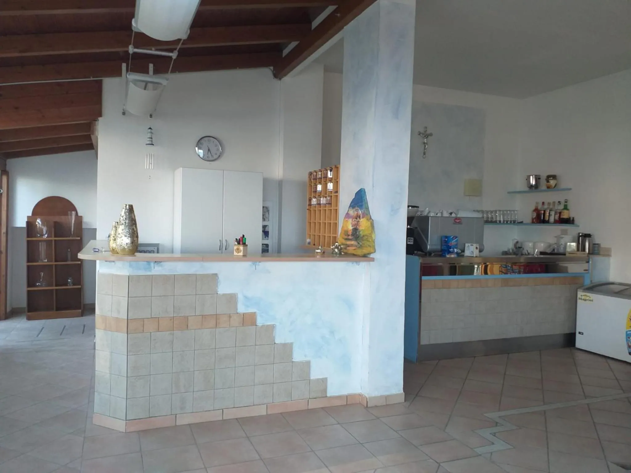 kitchen in Spacious quadruple room a stone throw from the sea