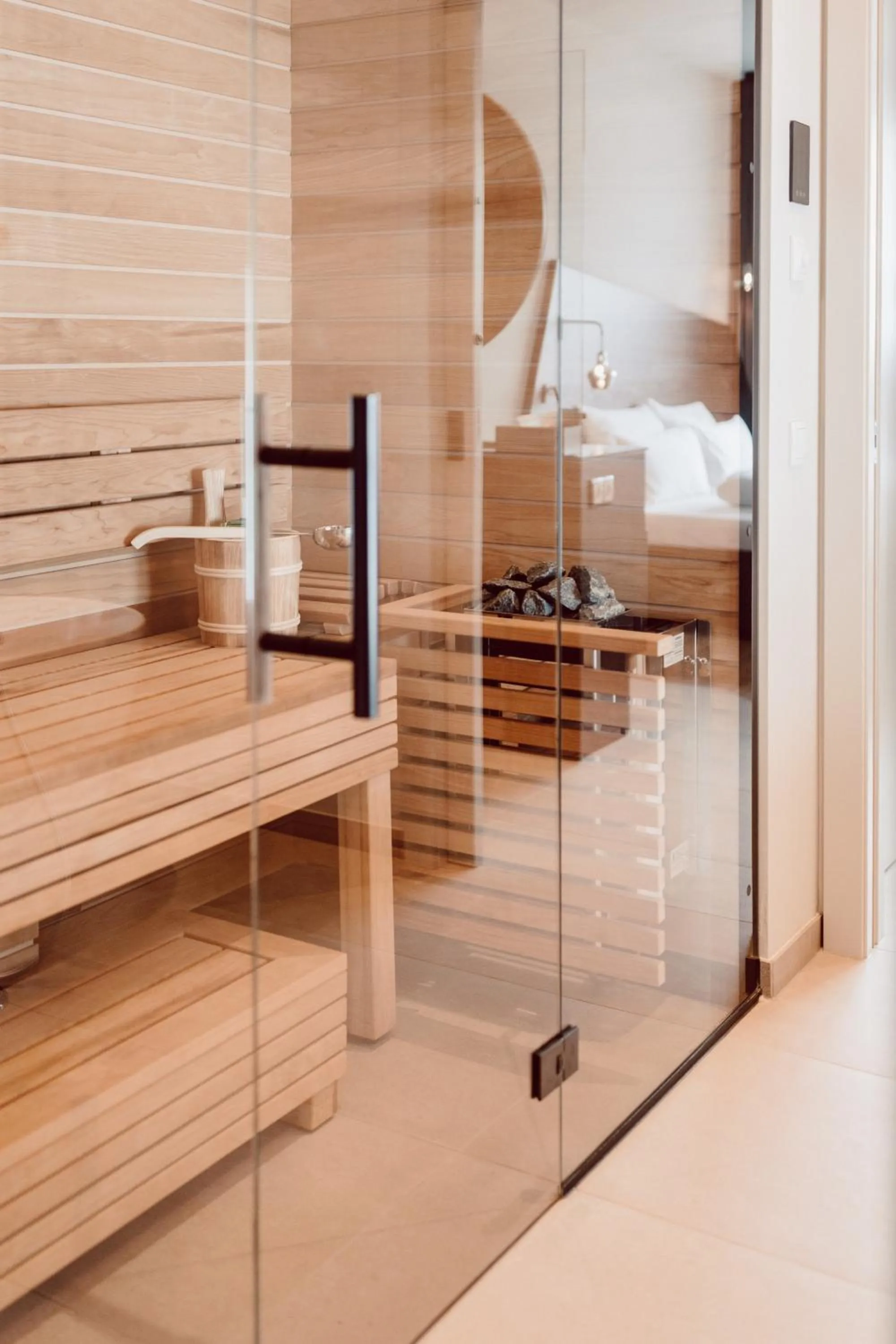 Sauna, Bed in JoAnn suites & apart