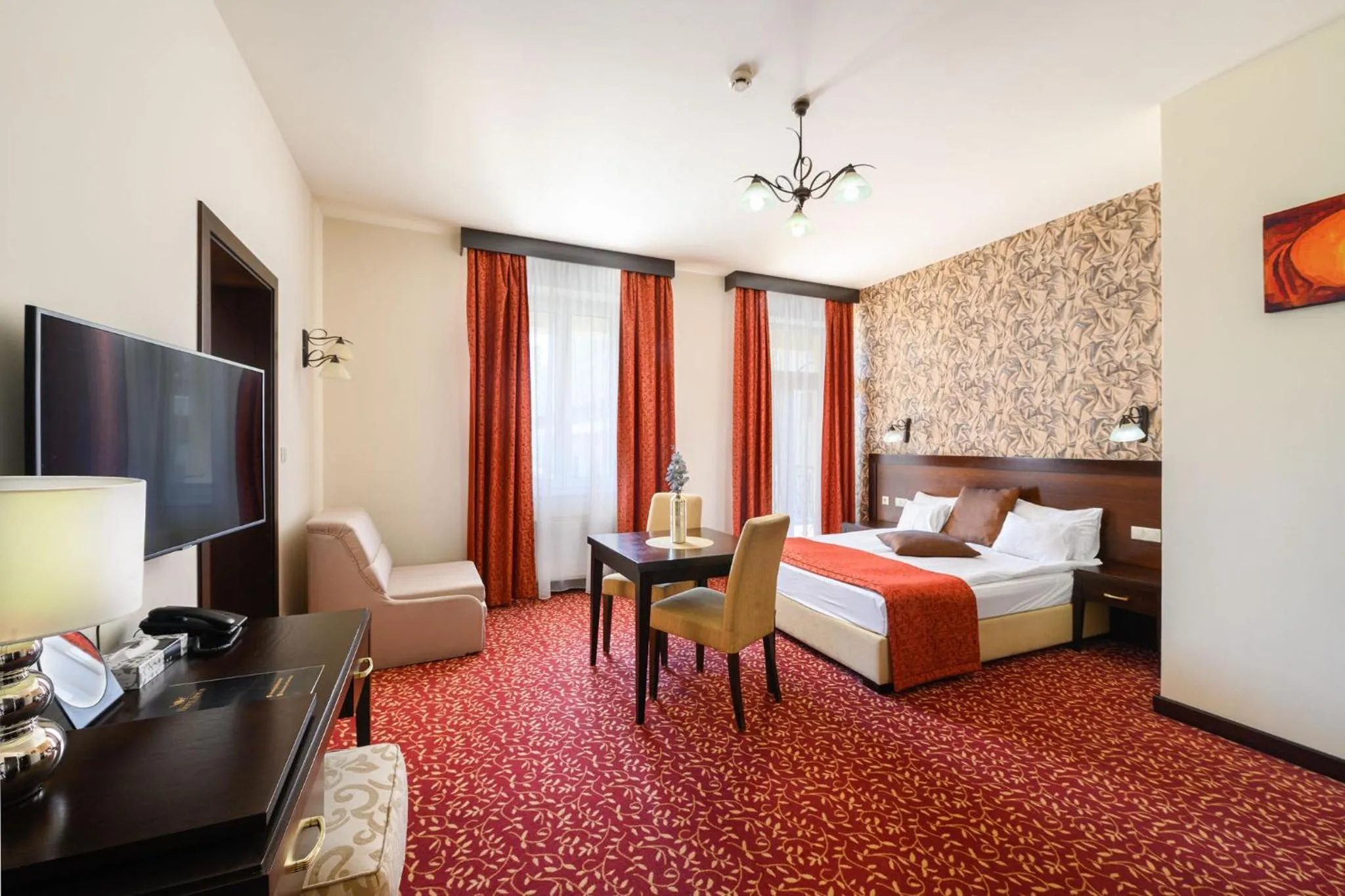 Photo of the whole room, Bed in Hotel Aurum