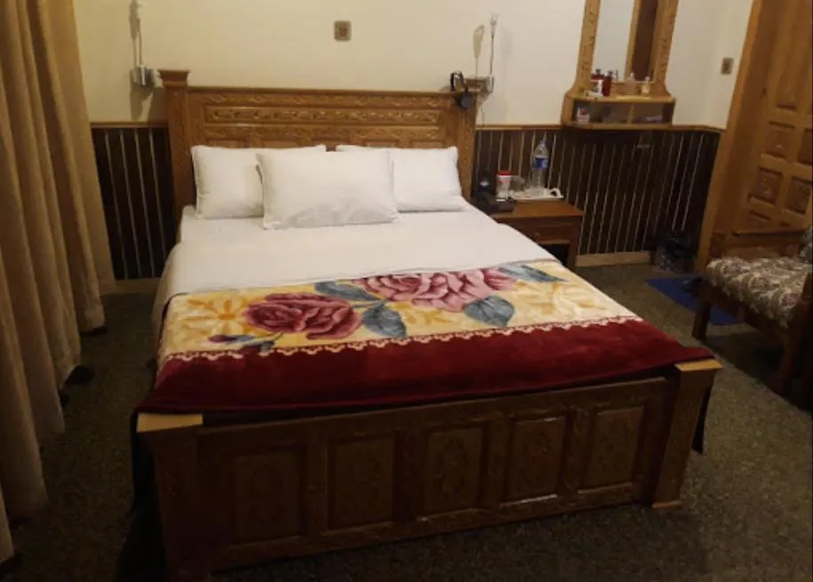 Bed in Greens Hotel Kalam