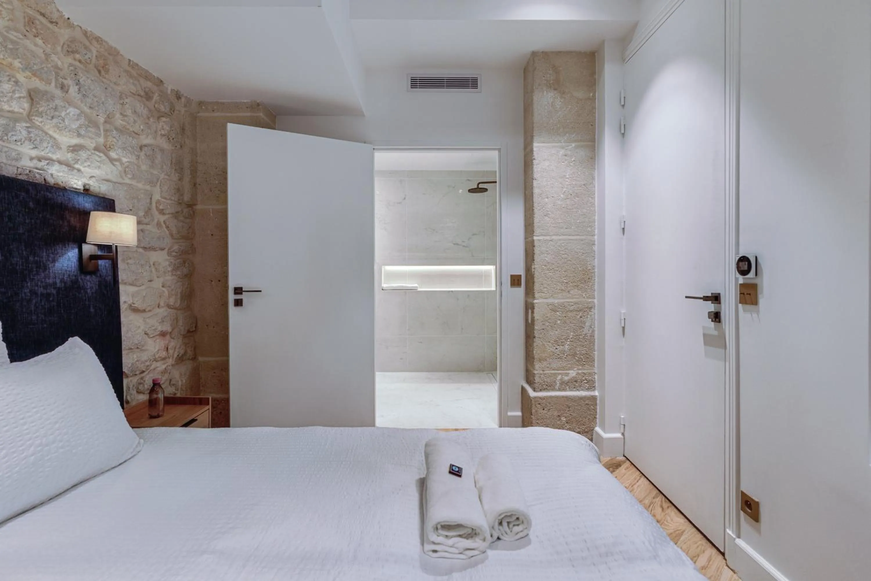 Photo of the whole room, Bed in Quartier Libre - Saint Georges