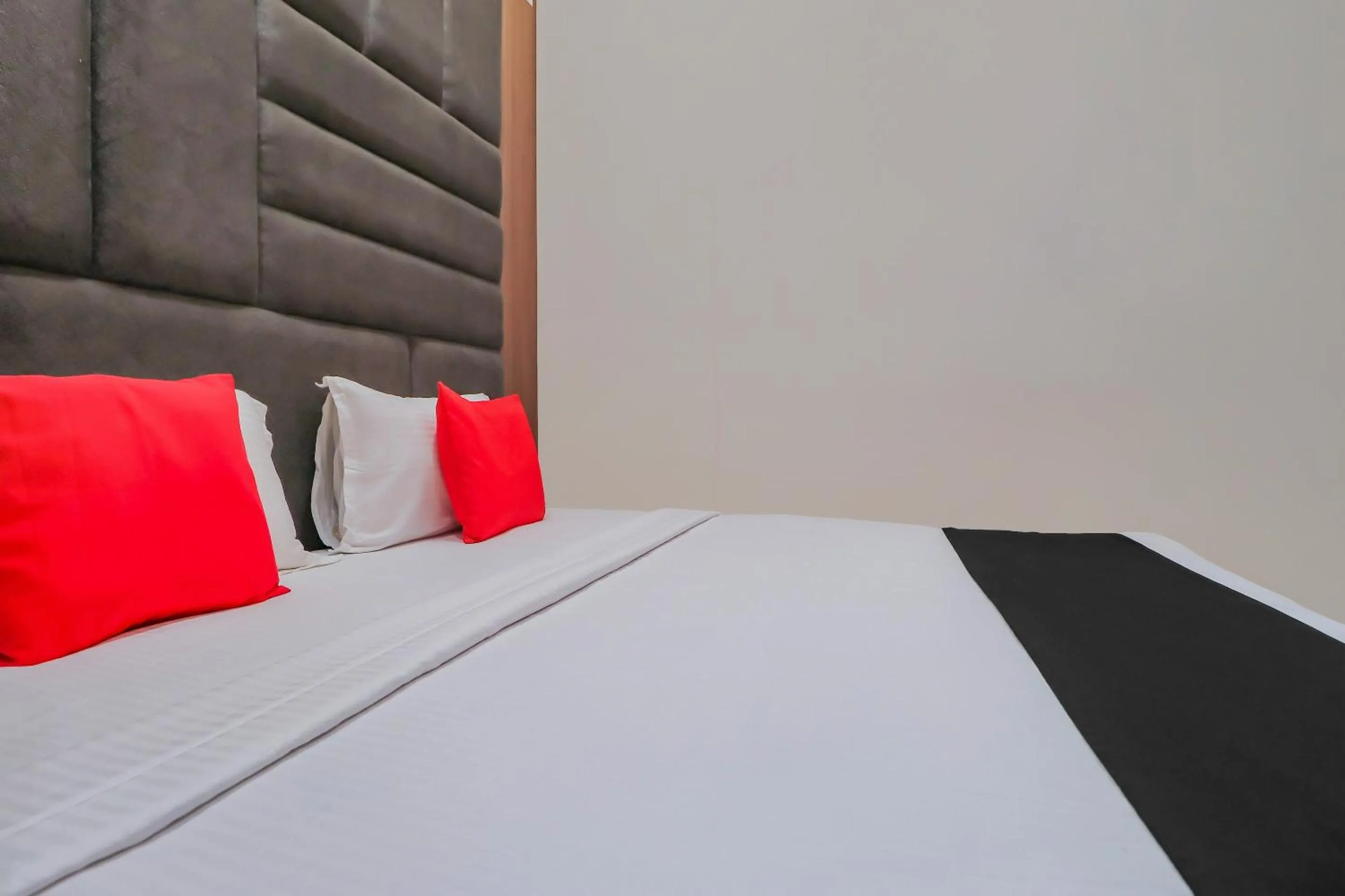 Bedroom in Capital O Western Galaxy