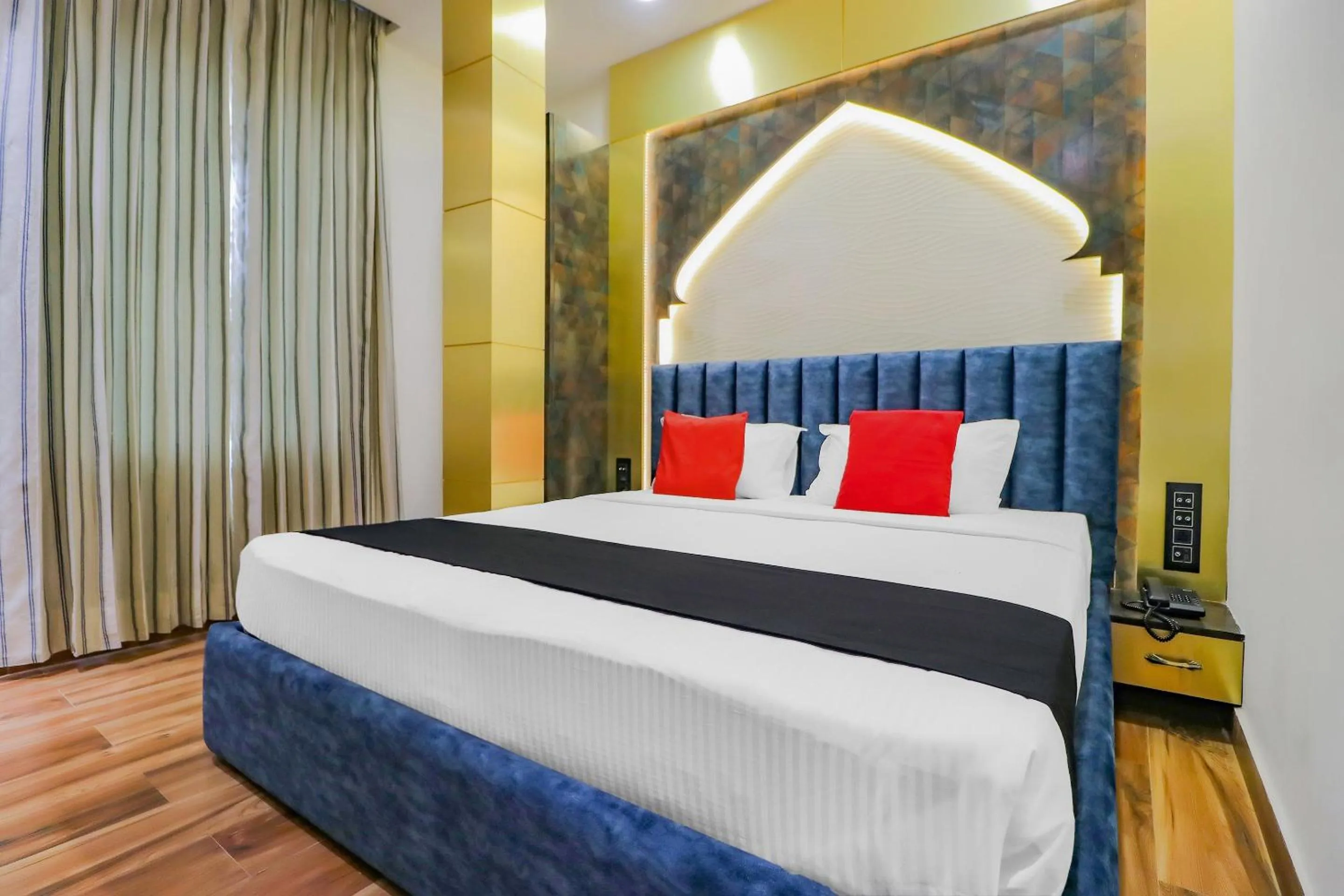 Bedroom in Capital O Western Galaxy