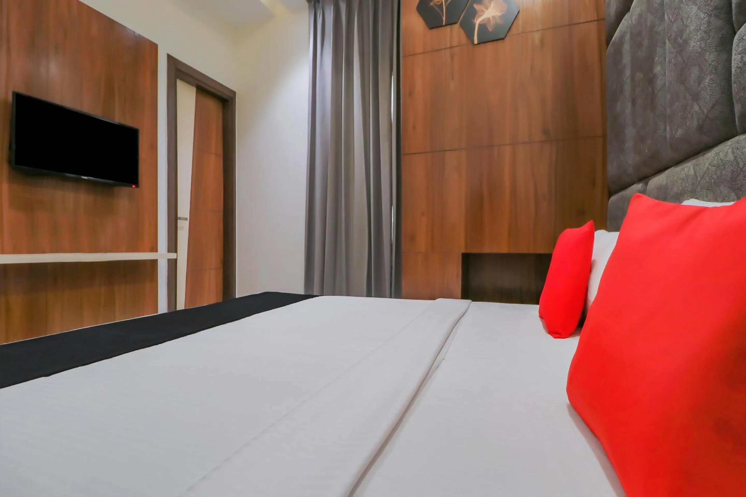 Bedroom in Capital O Western Galaxy