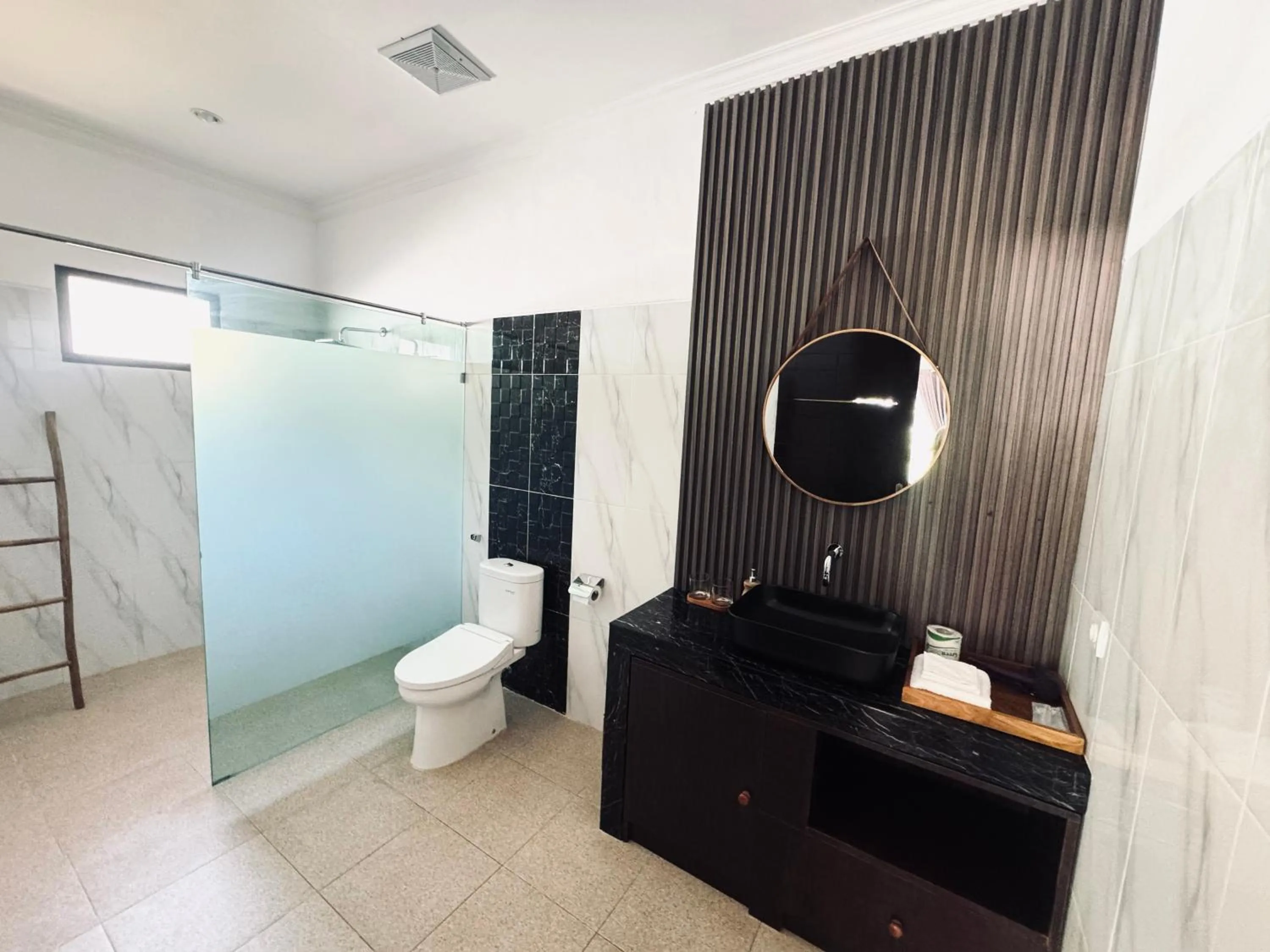 Shower in Kelingking Mesari Villa and Spa