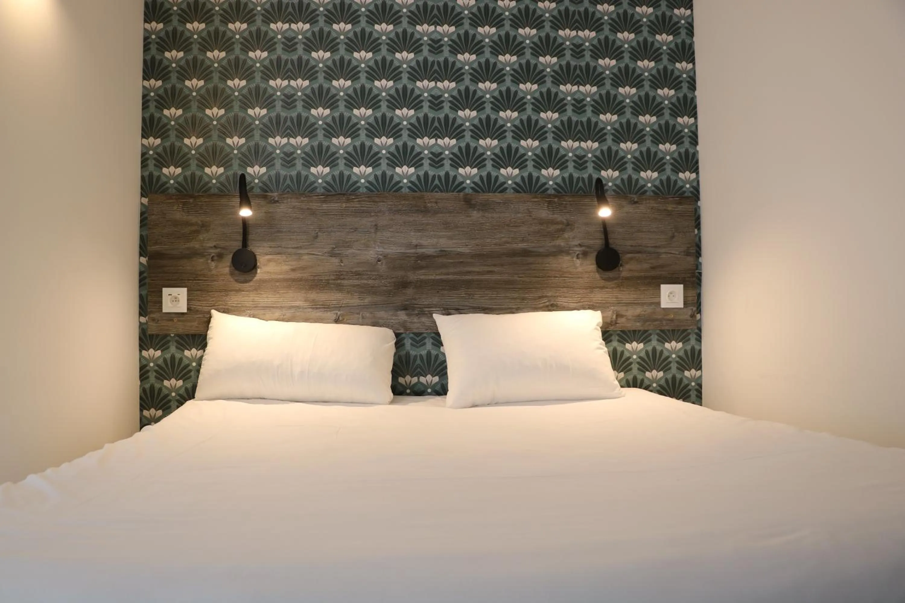 Bedroom, Bed in Fasthotel Albertville