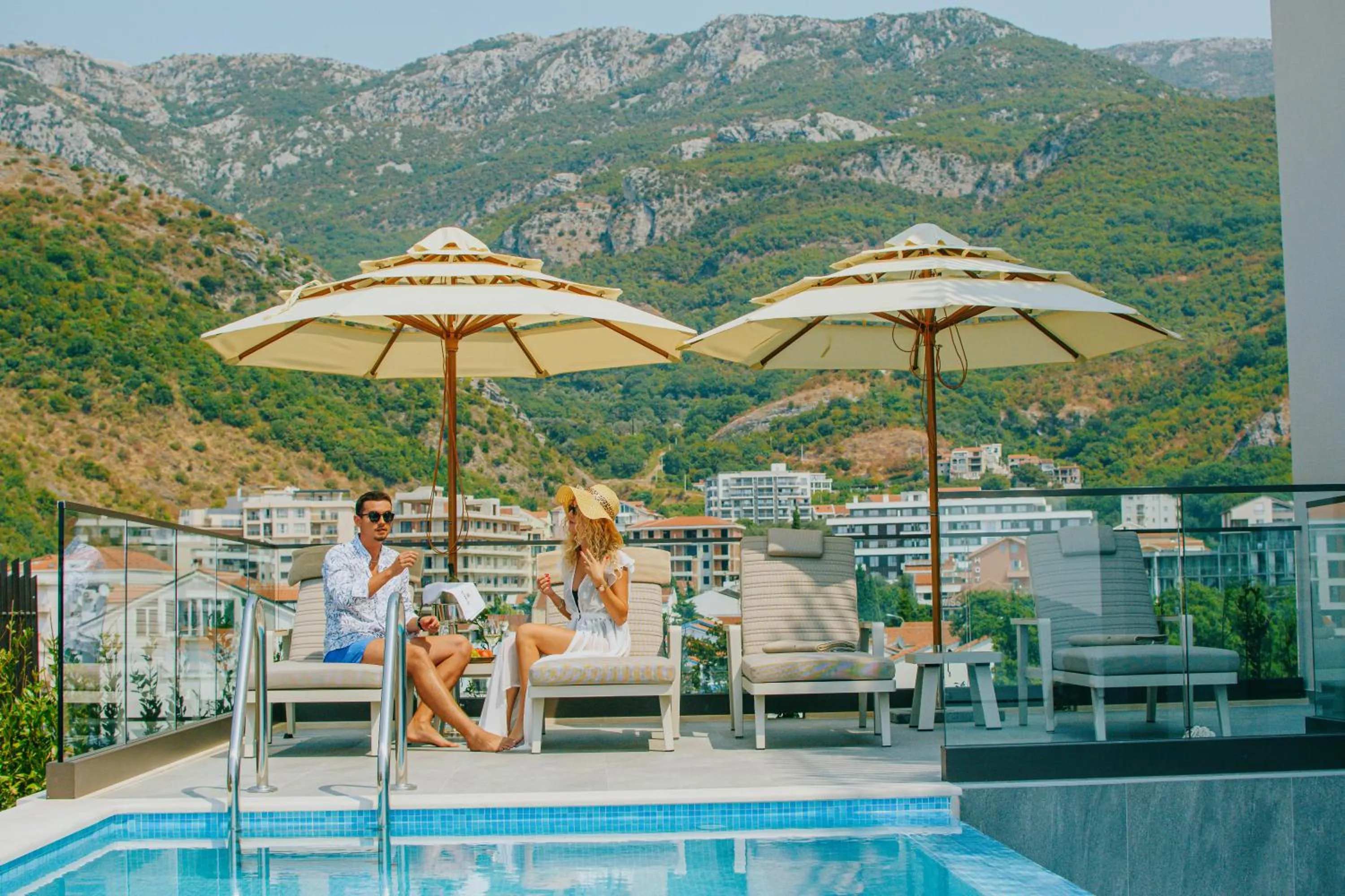 Swimming pool in Katamare Hotel