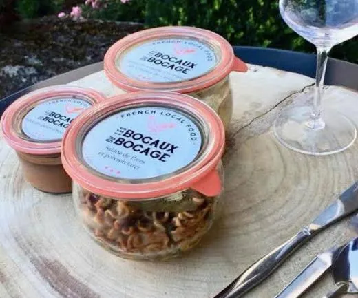 Restaurant/places to eat in Logis Manoir De La Giraudière