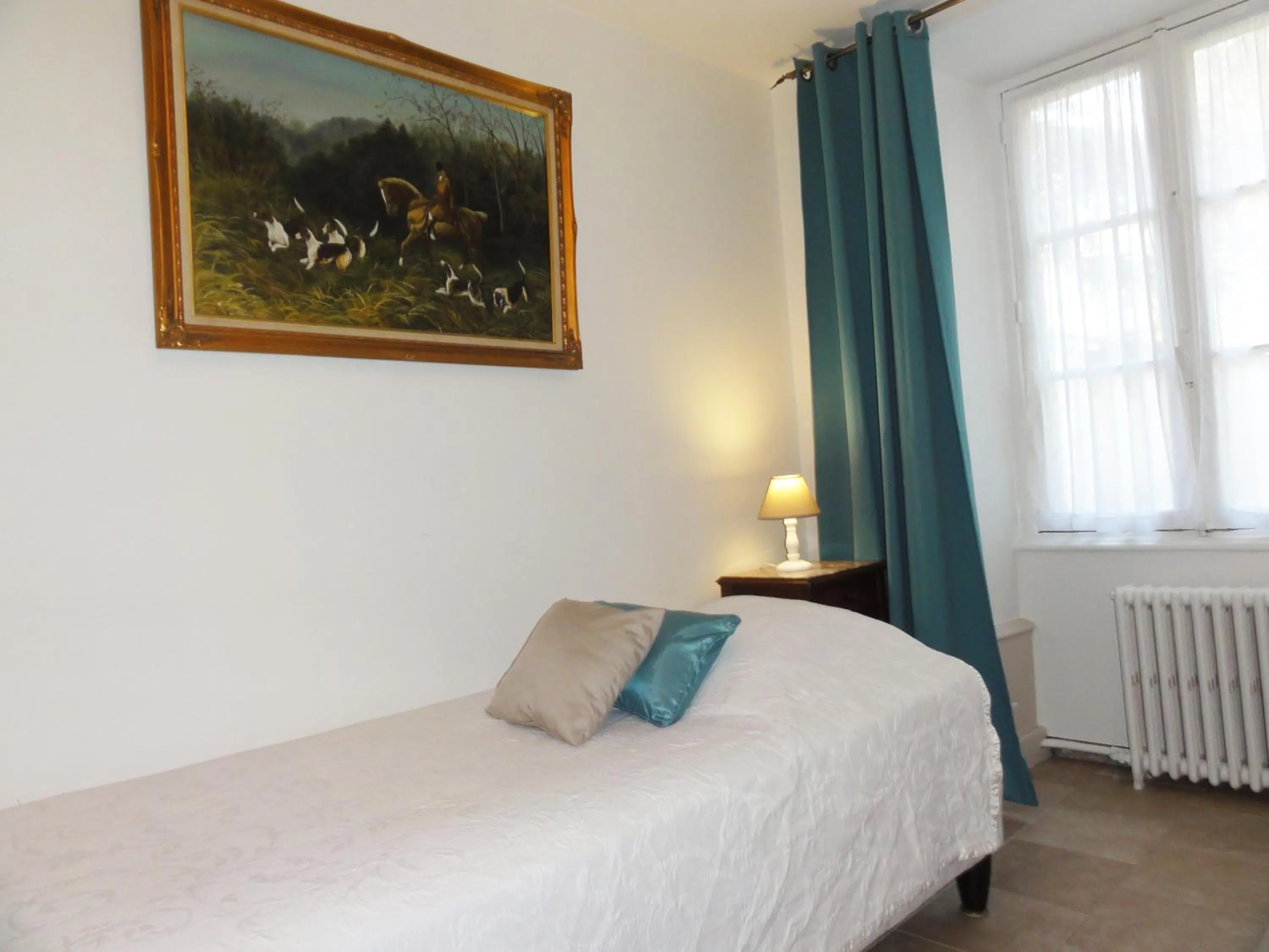Bedroom, Bed in Logis Manoir De La Giraudière